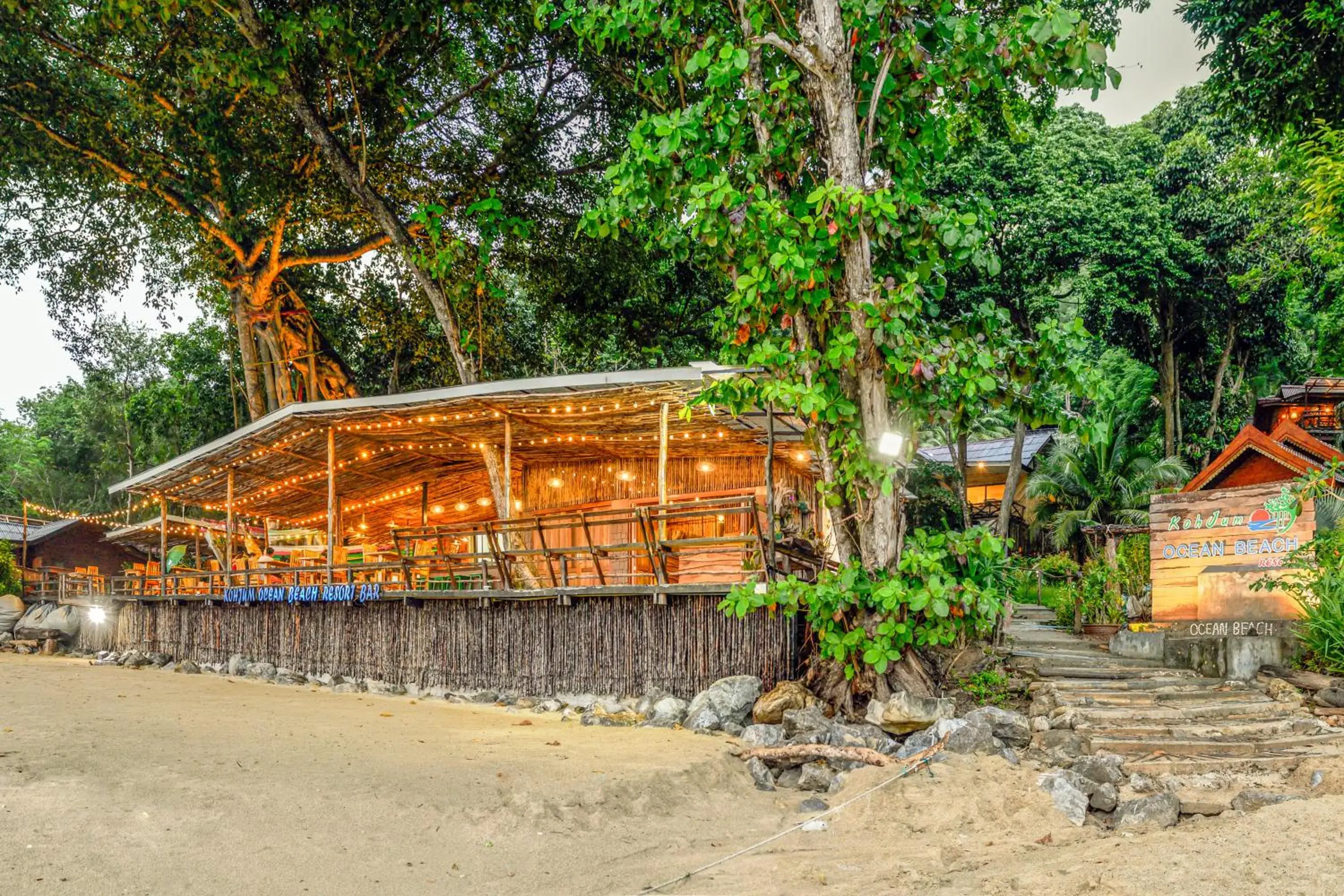 Restaurant/places to eat in Koh Jum Ocean Beach Resort Restaurant/places to eat in Koh Jum Ocean Beach Resort