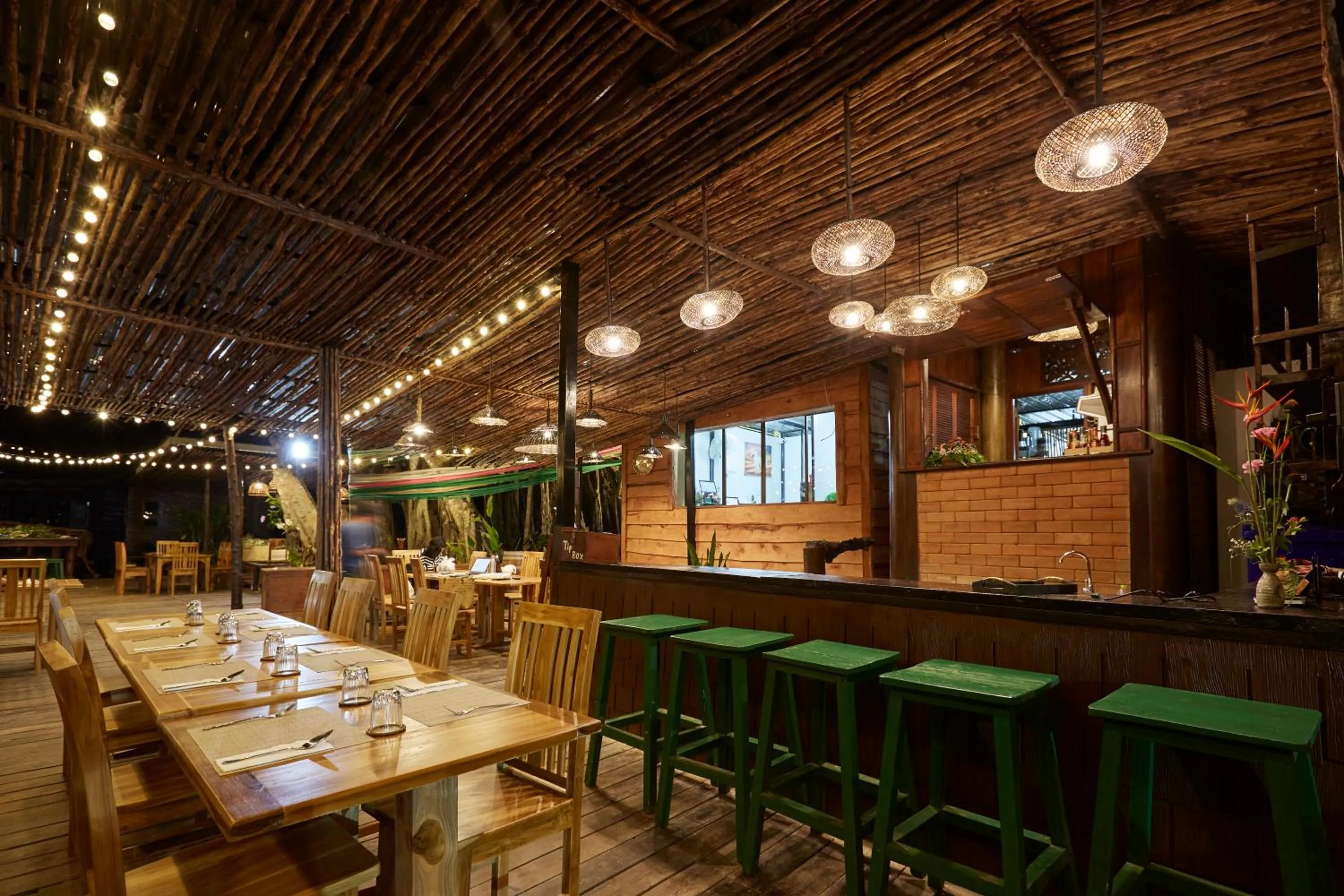 Restaurant/places to eat in Koh Jum Ocean Beach Resort