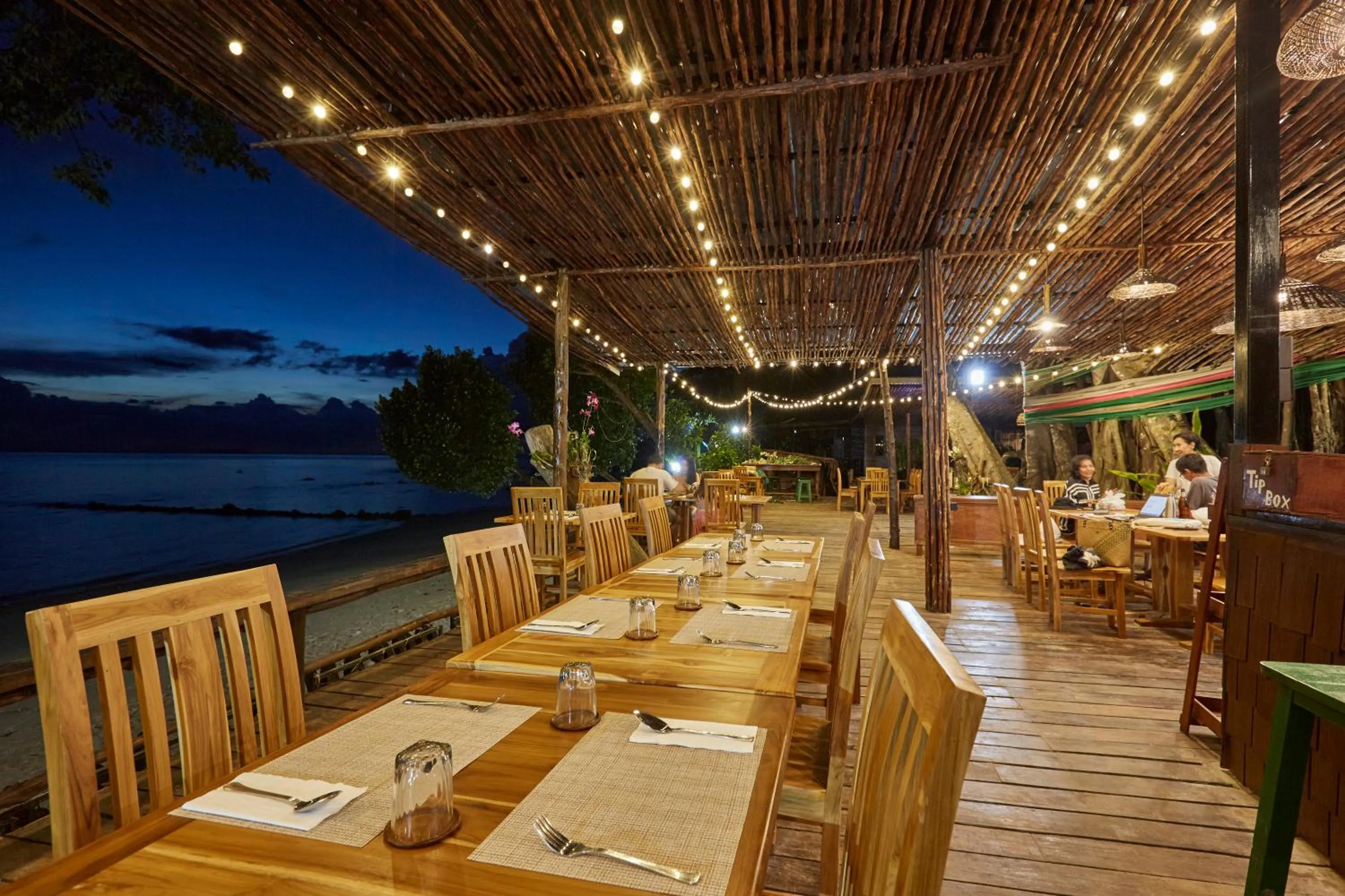Restaurant/places to eat in Koh Jum Ocean Beach Resort