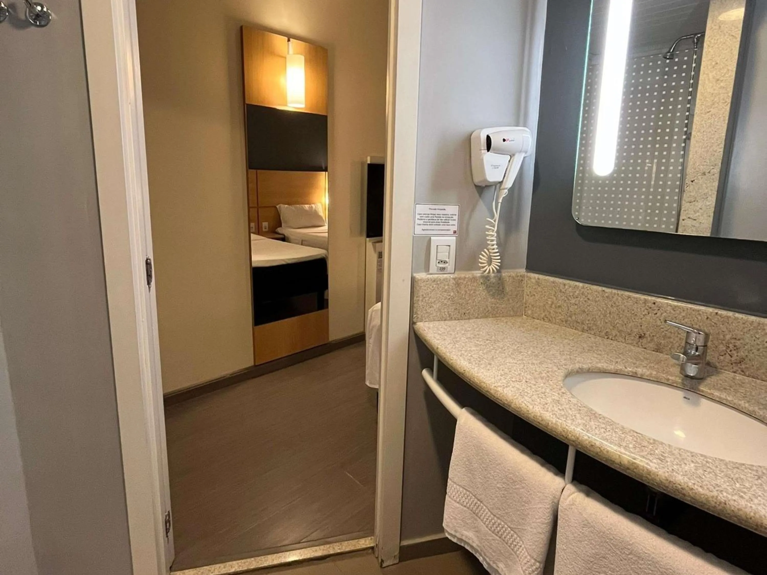 Bedroom in ibis Catalao