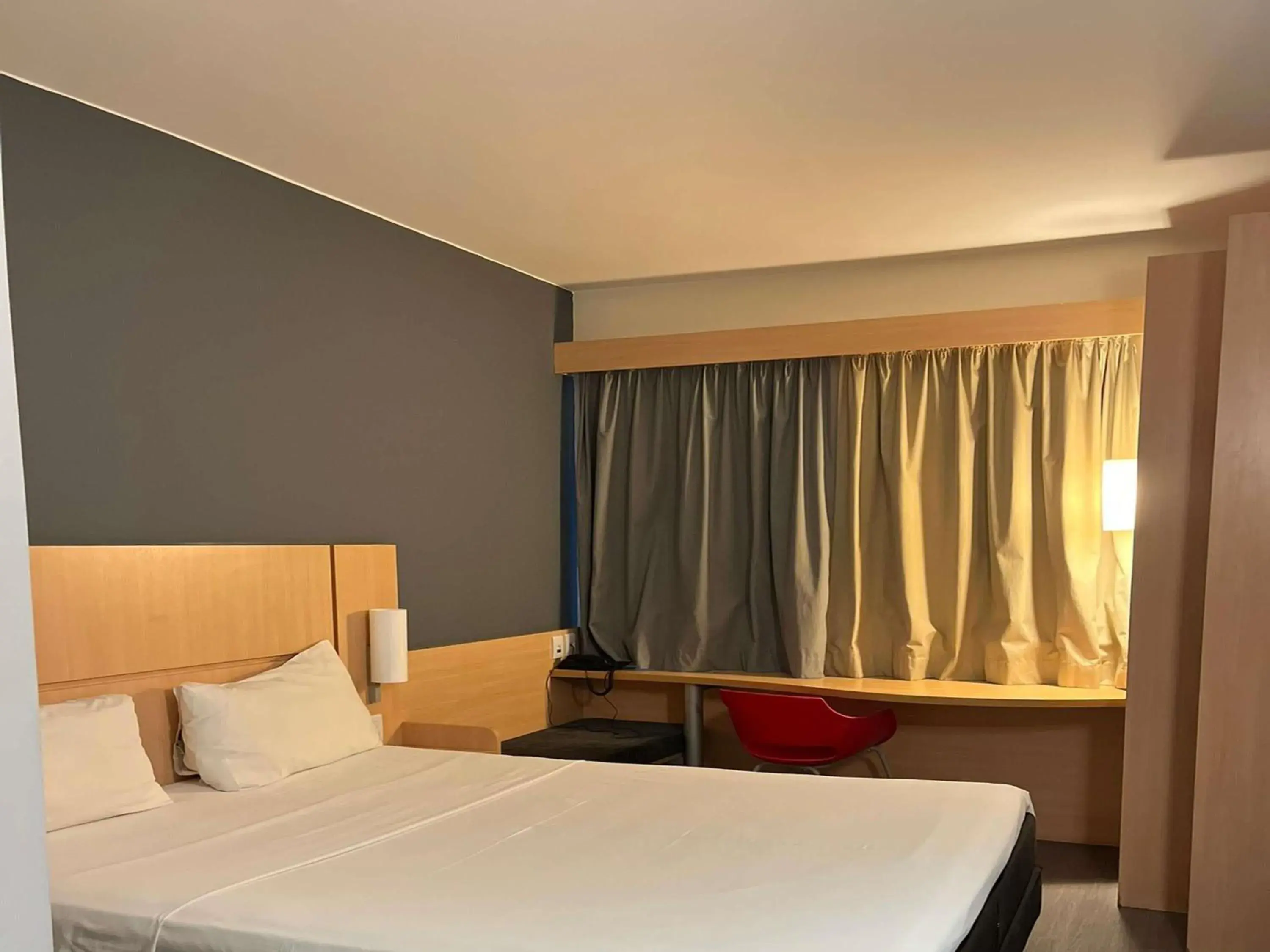 Bedroom, Bed in ibis Catalao Bedroom, Bed in ibis Catalao