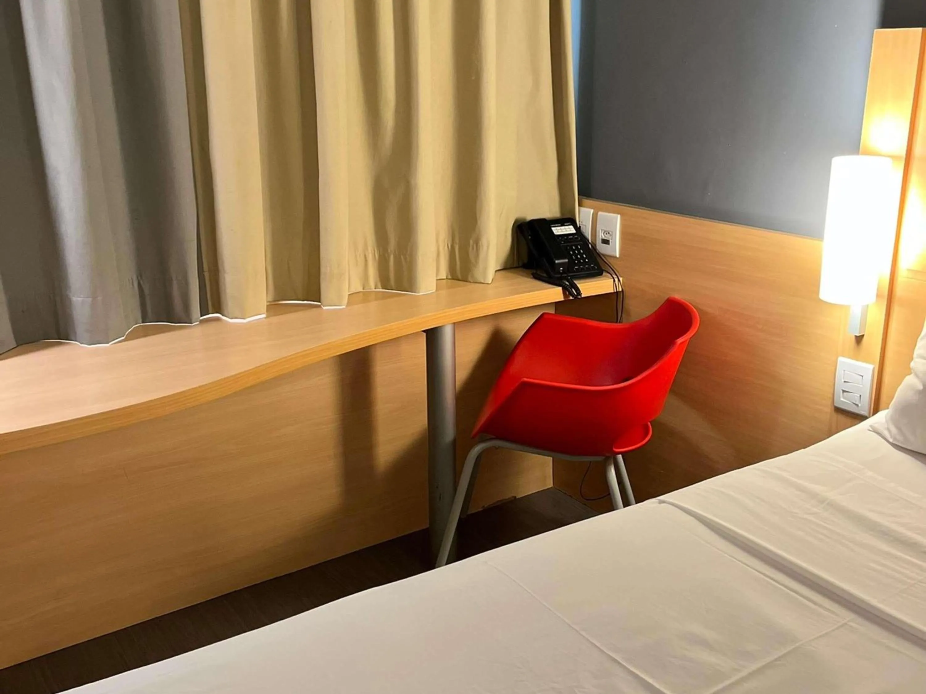 Bedroom, Bed in ibis Catalao