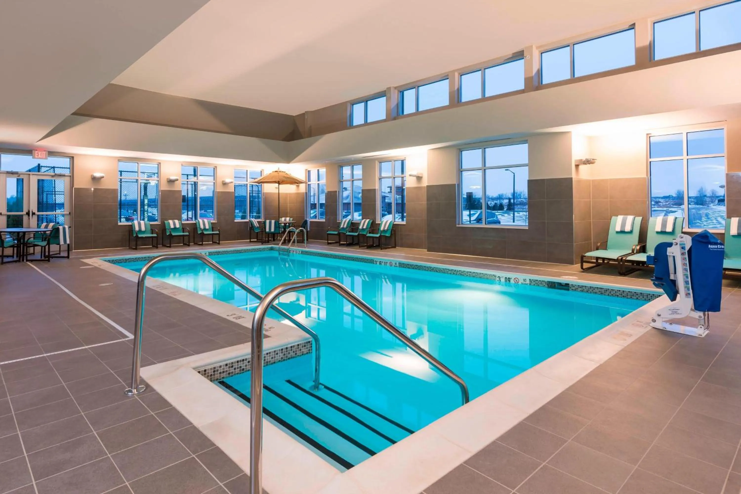 Swimming pool in Residence Inn by Marriott Green Bay Downtown