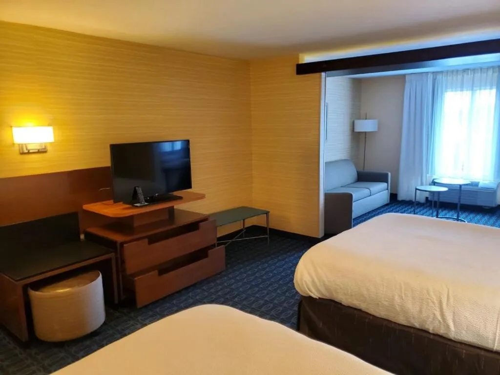 Bed in Fairfield Inn & Suites by Marriott Belle Vernon