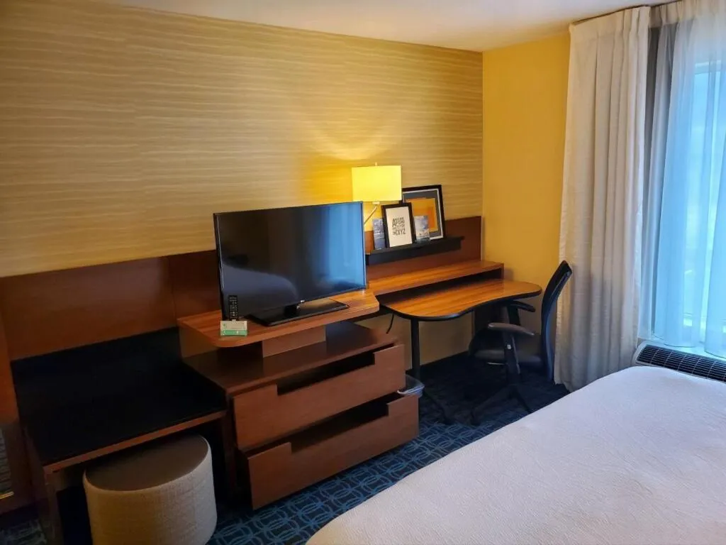 Bed in Fairfield Inn & Suites by Marriott Belle Vernon