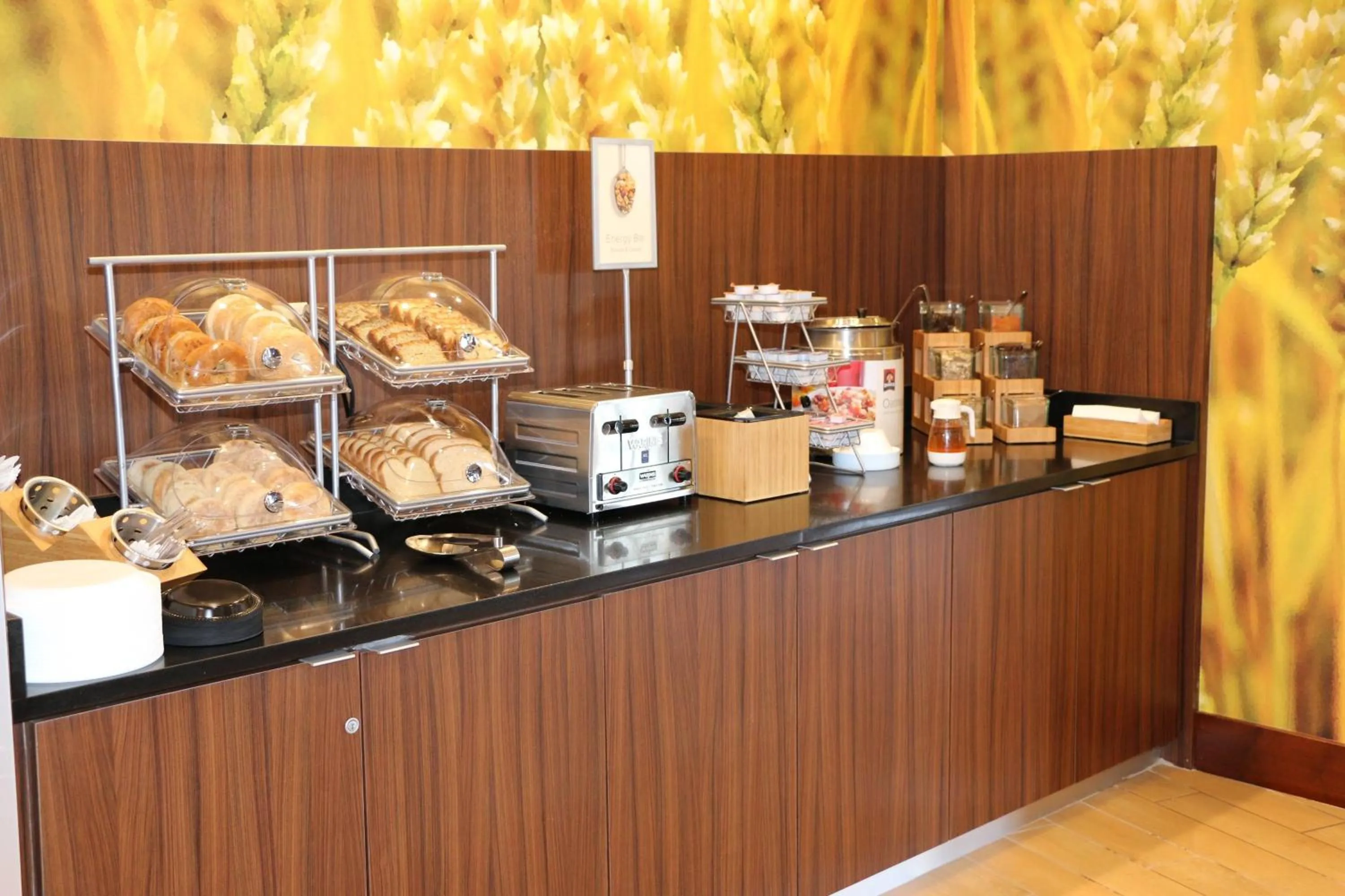 Breakfast in Fairfield Inn & Suites by Marriott Bowling Green