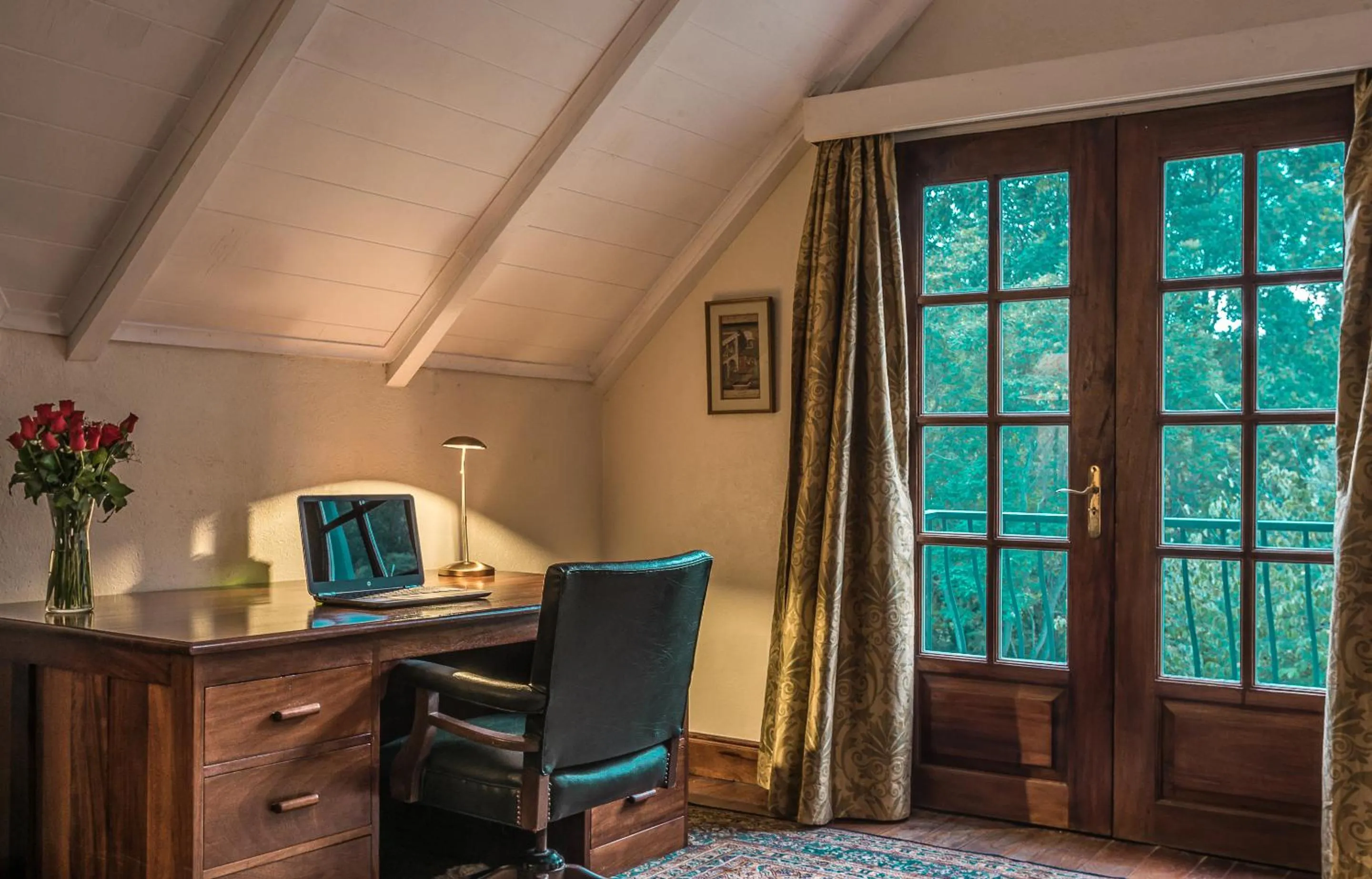 Seating area in Karen Gables