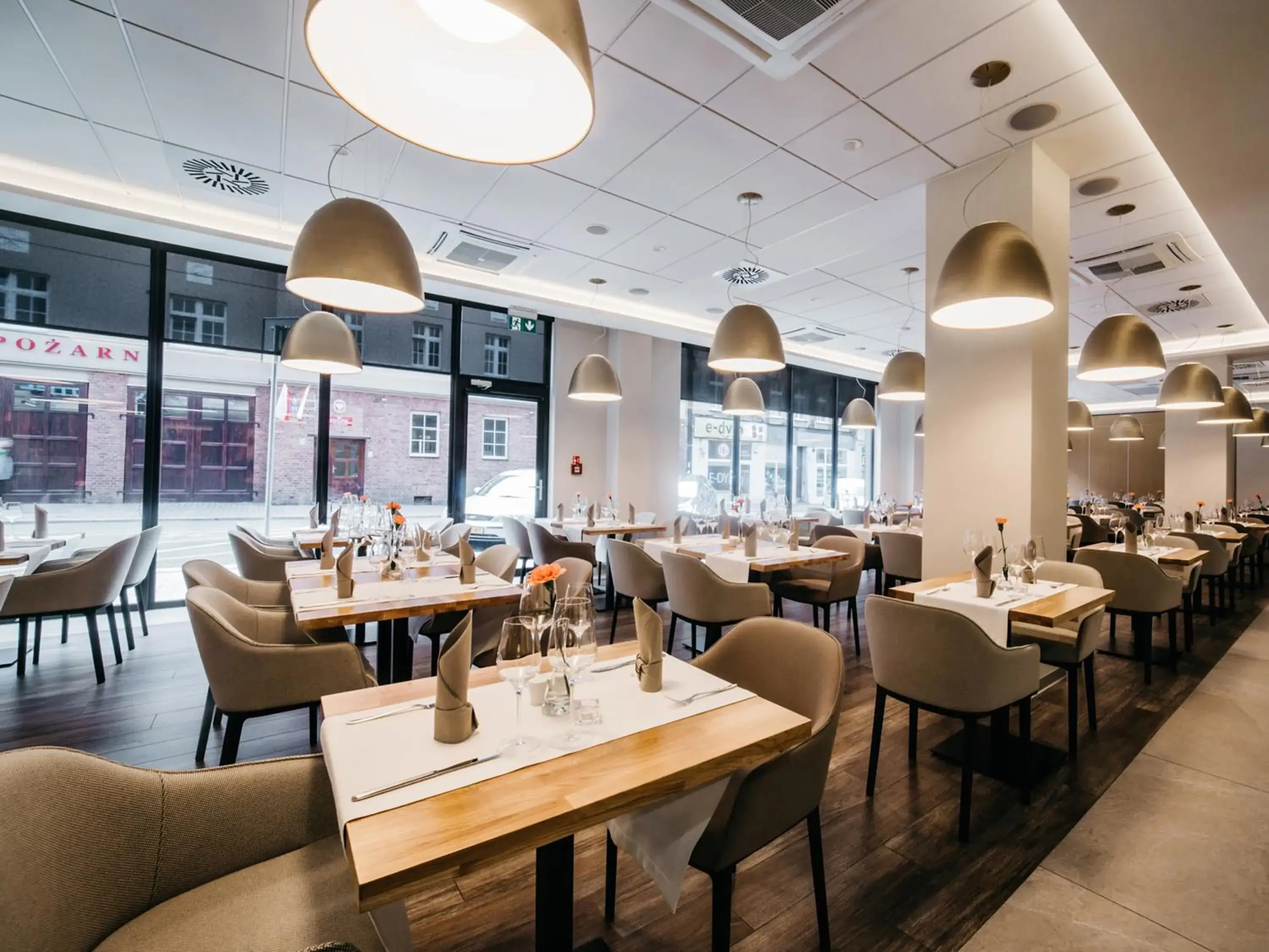 Lounge or bar in Q Hotel Plus Katowice Lounge or bar in Q Hotel Plus Katowice