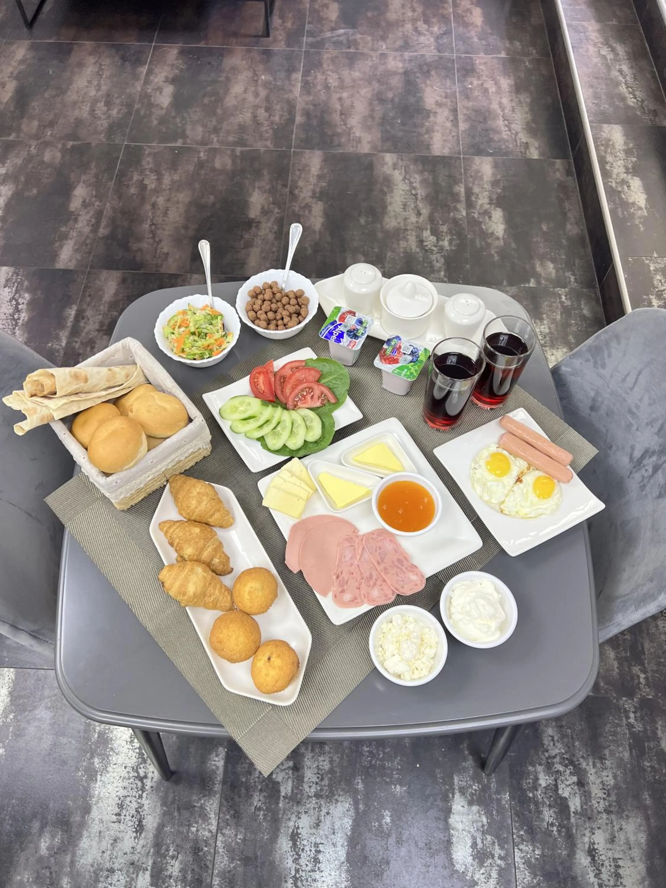 Breakfast in Mashtots Hotel