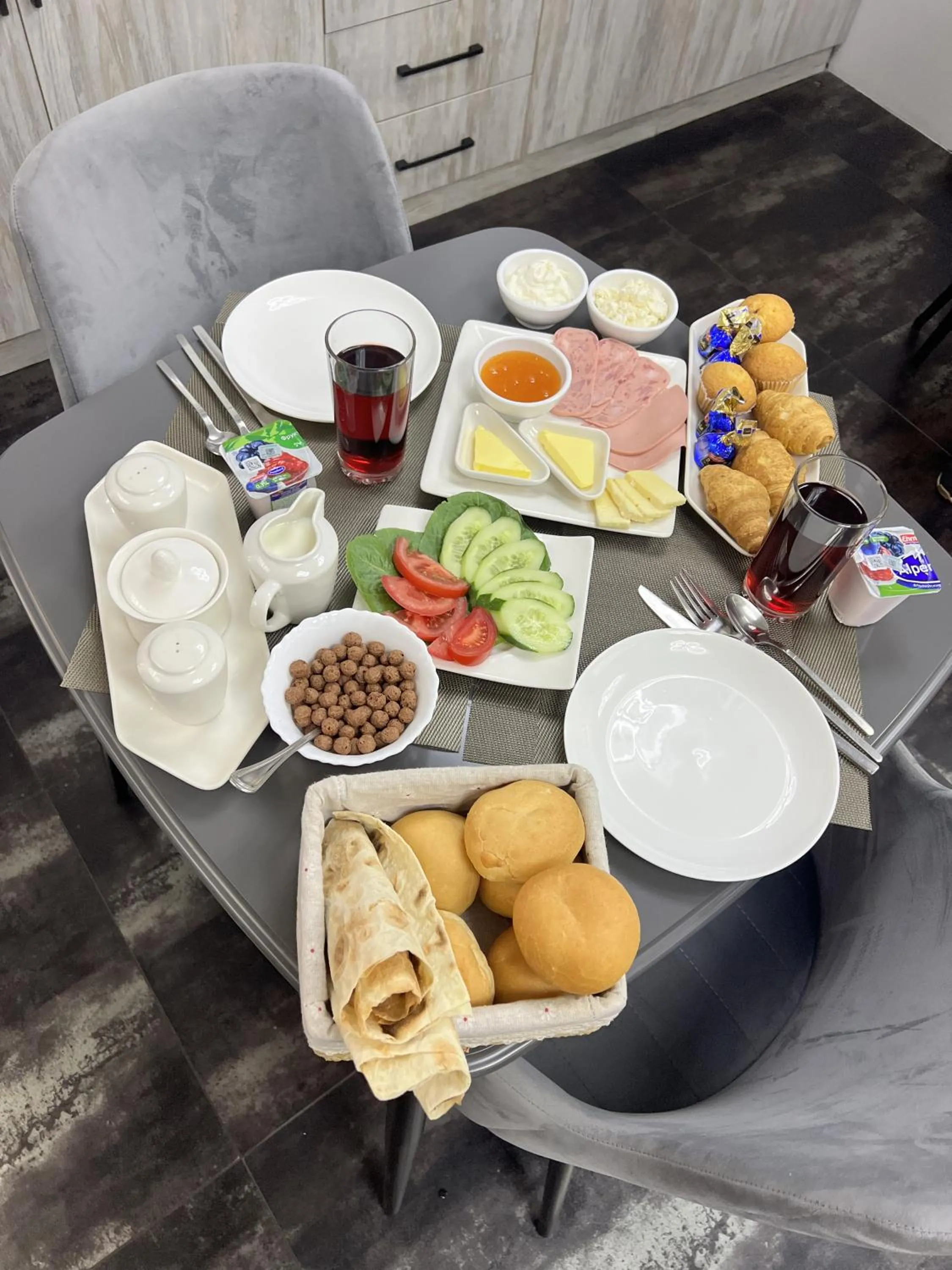 Breakfast in Mashtots Hotel