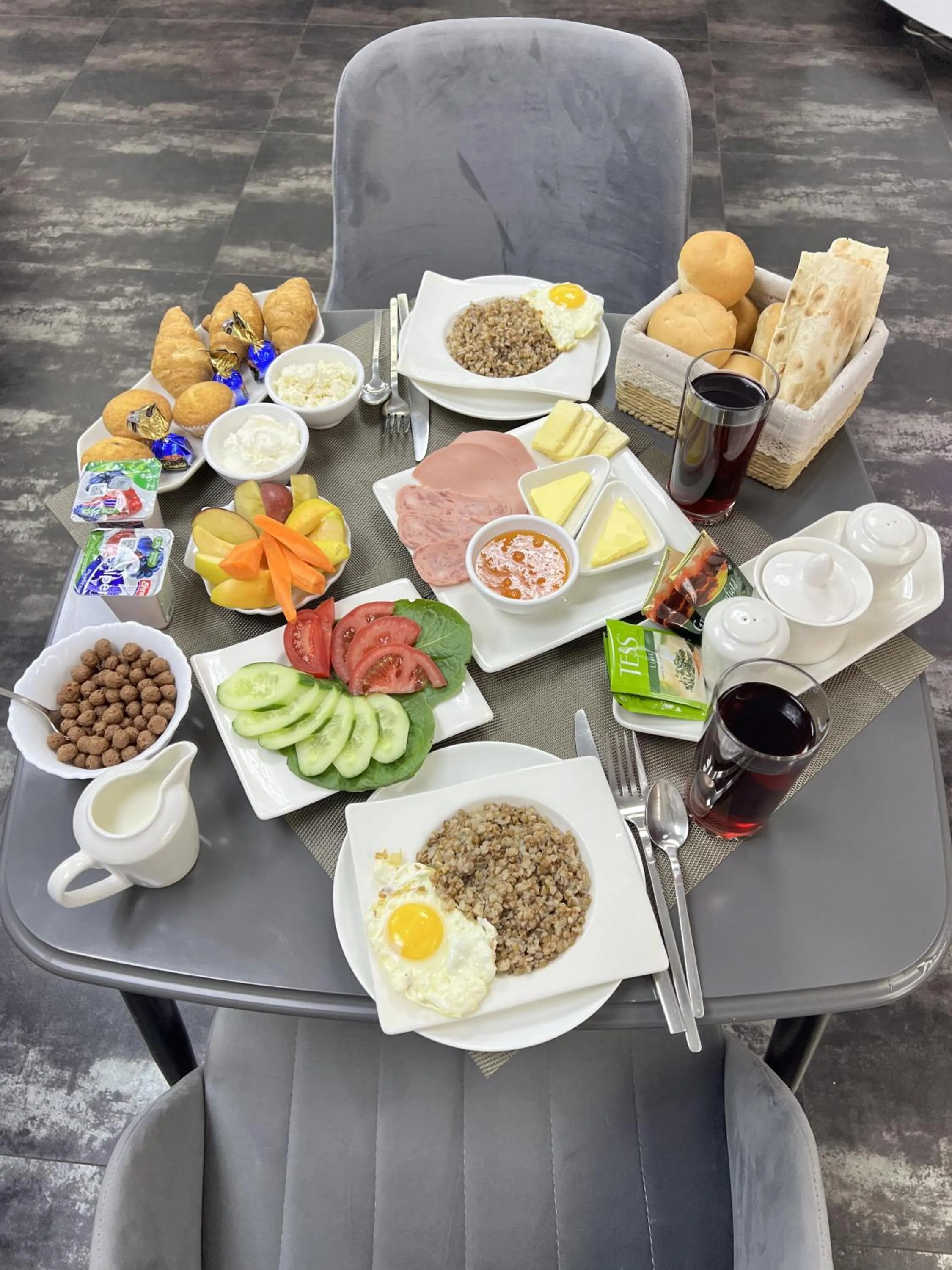Breakfast in Mashtots Hotel