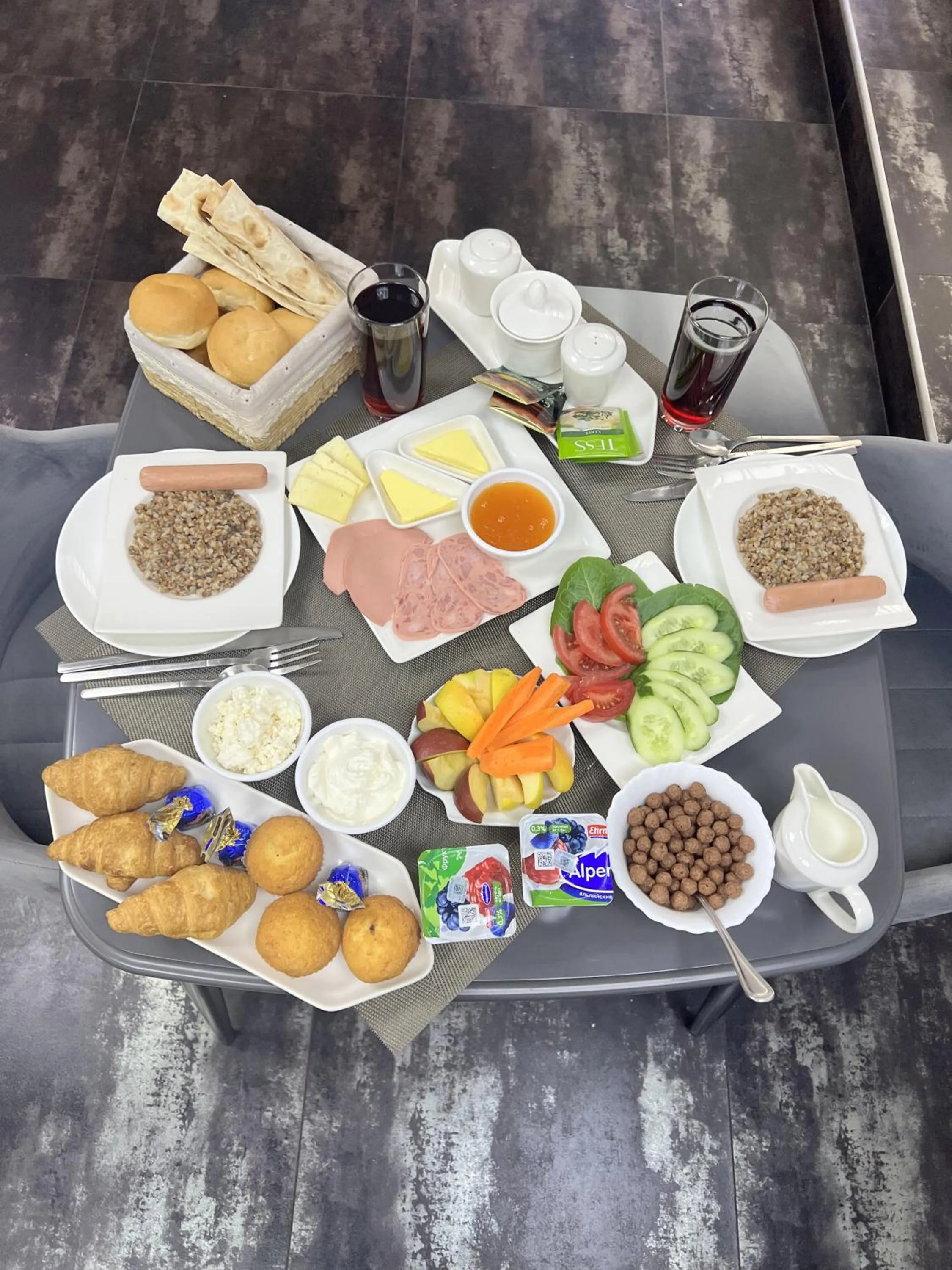 Breakfast in Mashtots Hotel