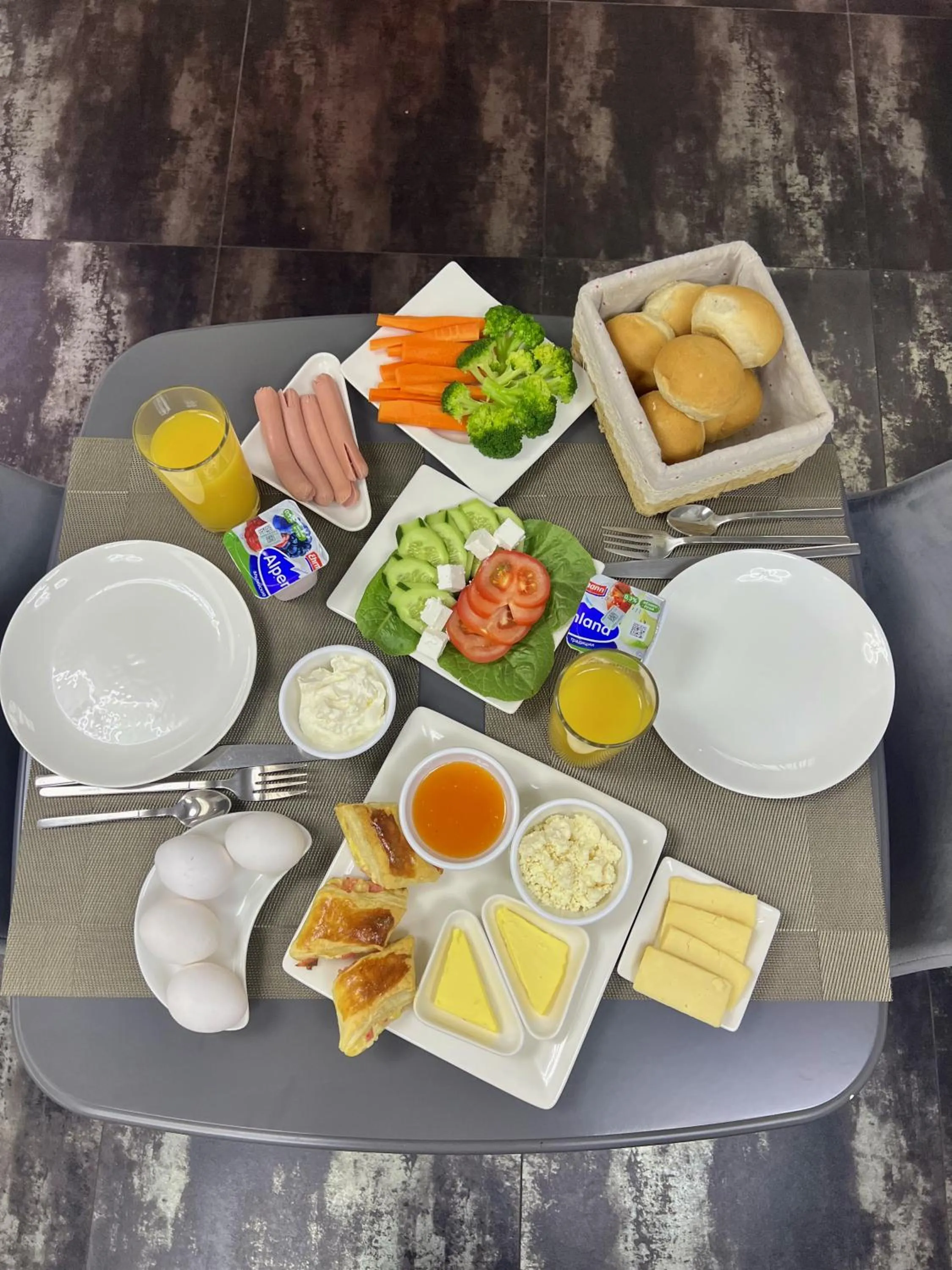 Breakfast in Mashtots Hotel