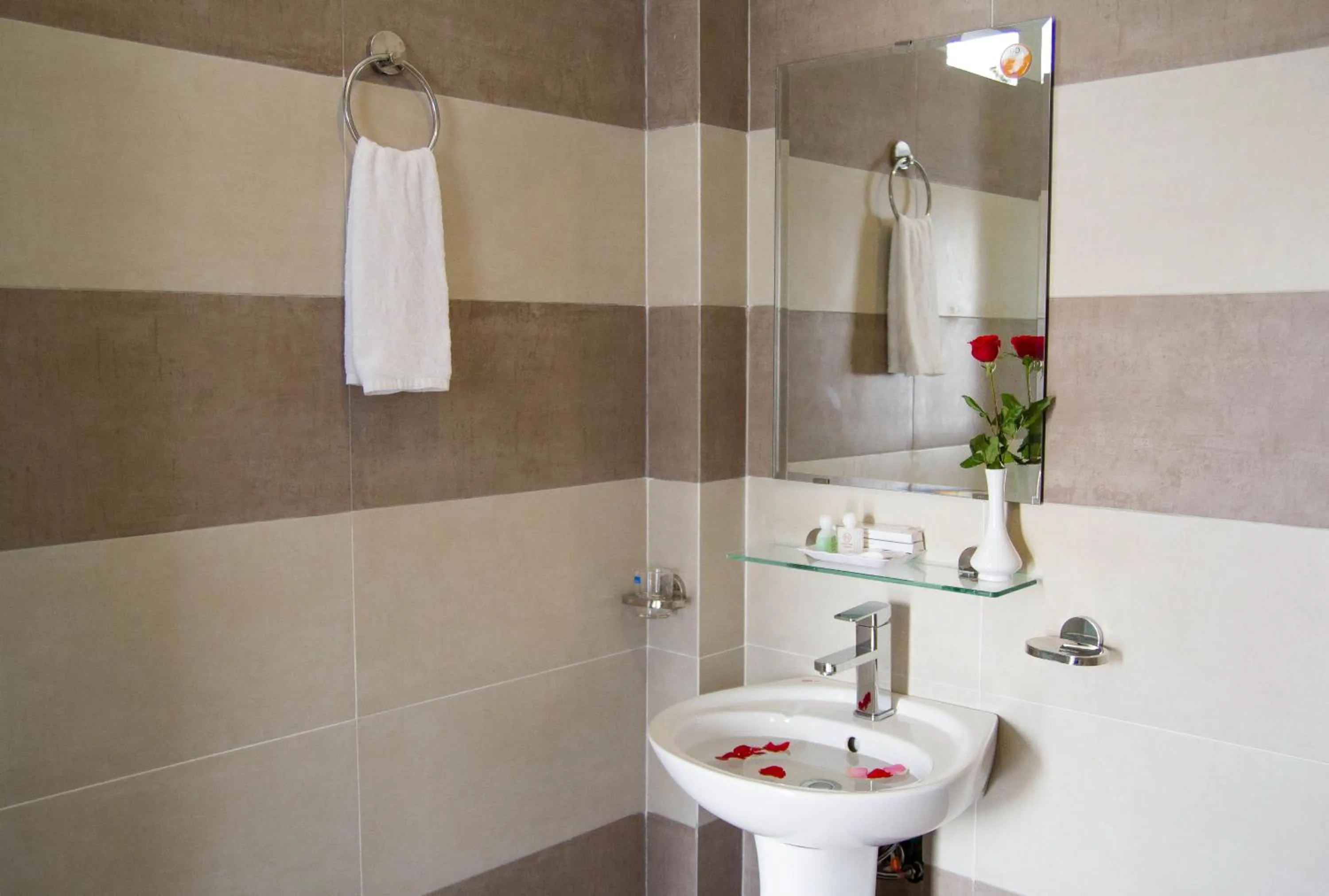 Bathroom in Poetic Hue Hotel & Spa