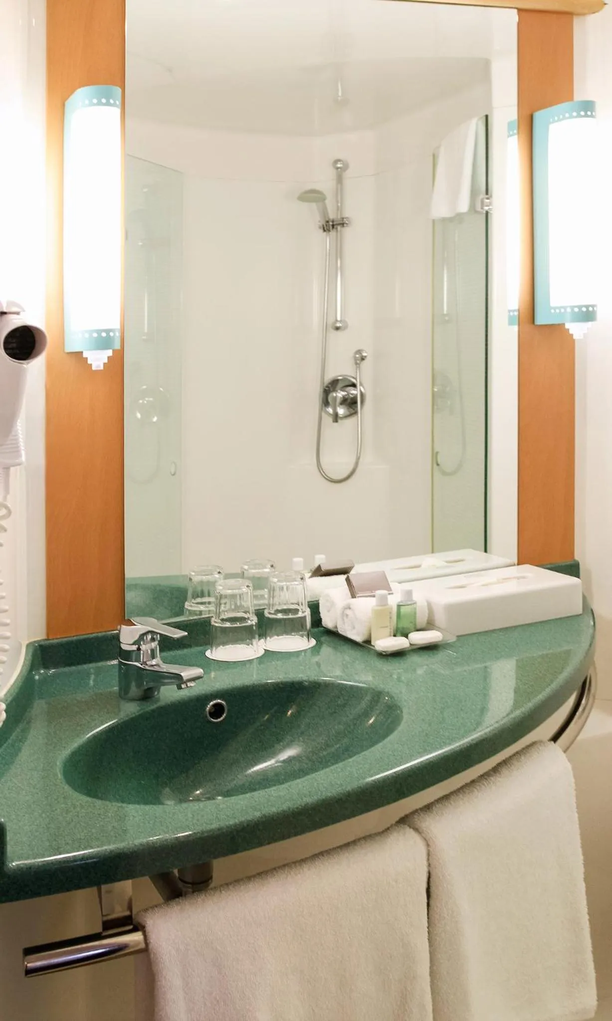 Shower in ibis Aalst