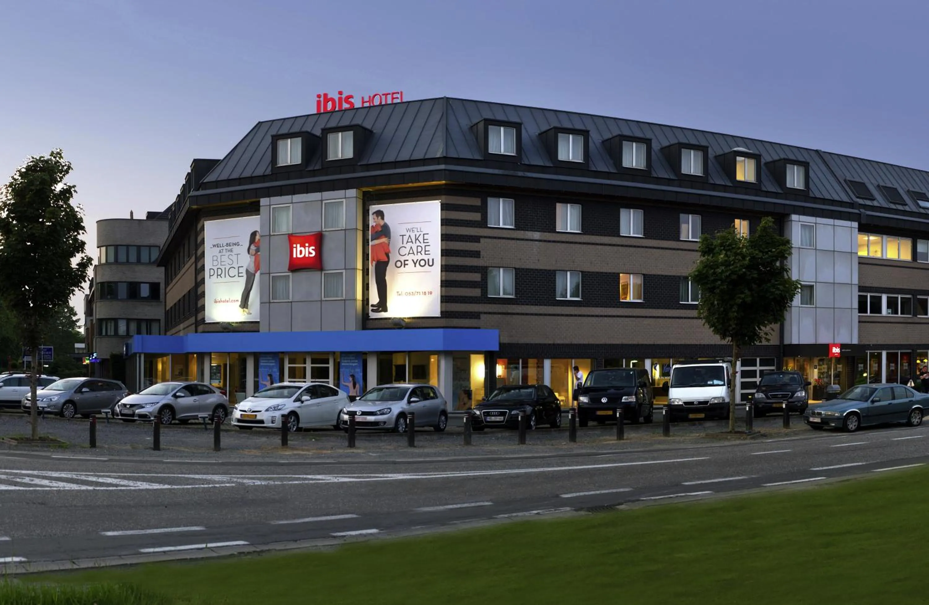 Facade/entrance in ibis Aalst