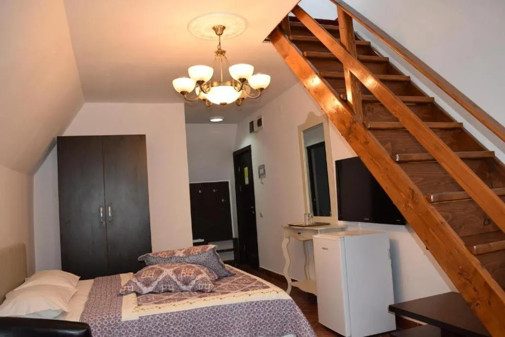 Photo of the whole room, Bed in Hanu Satului