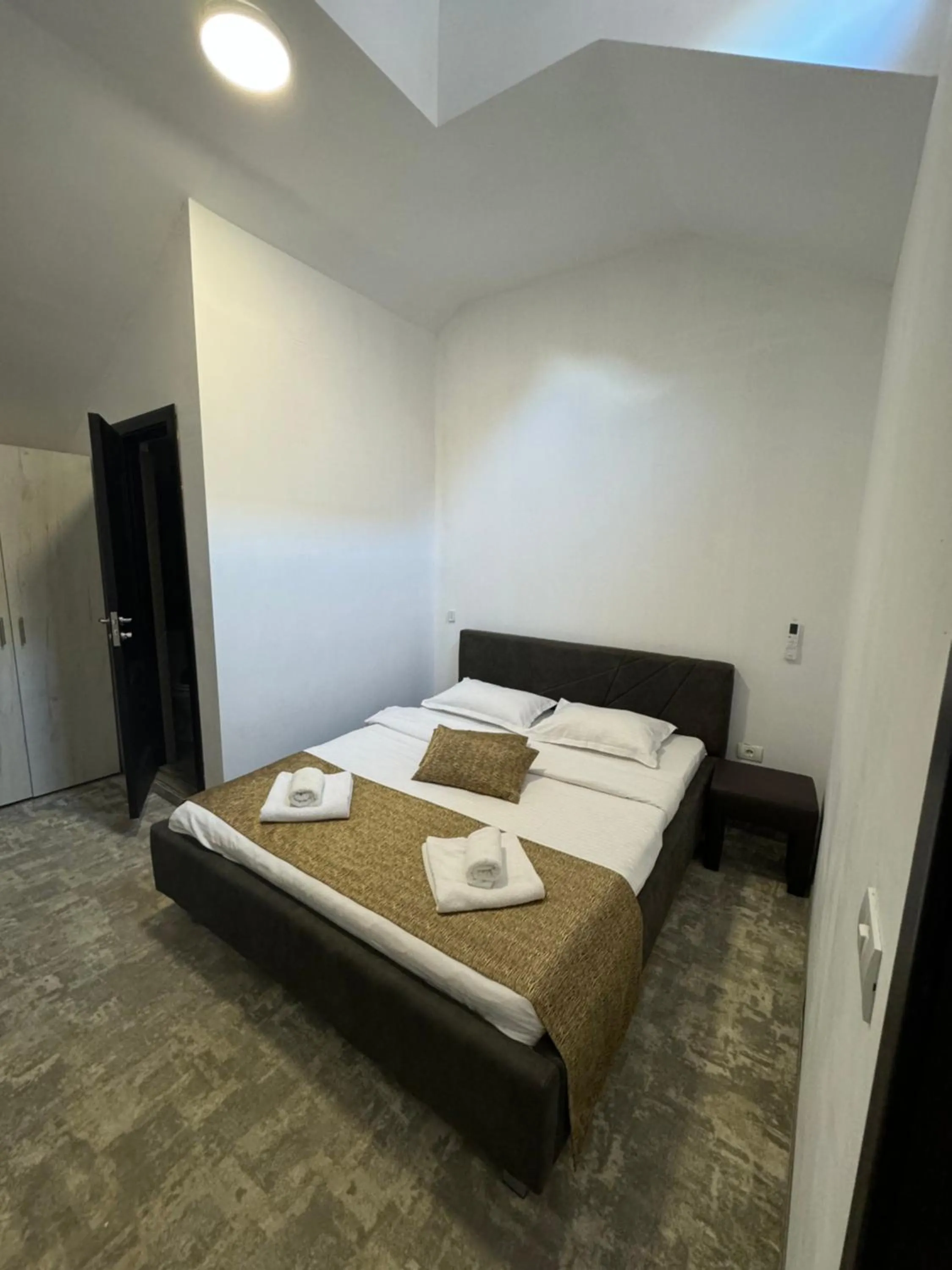 Bed in Hanu Satului