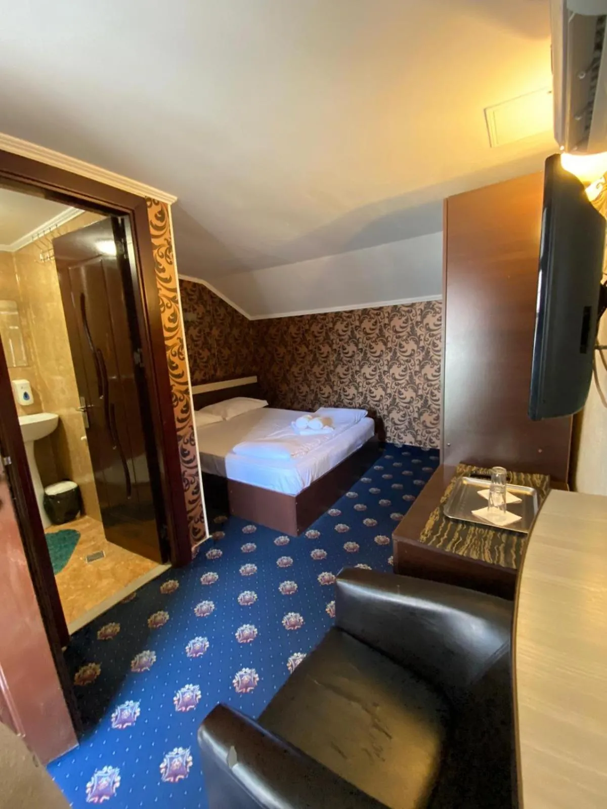 Bed in Hanu Satului