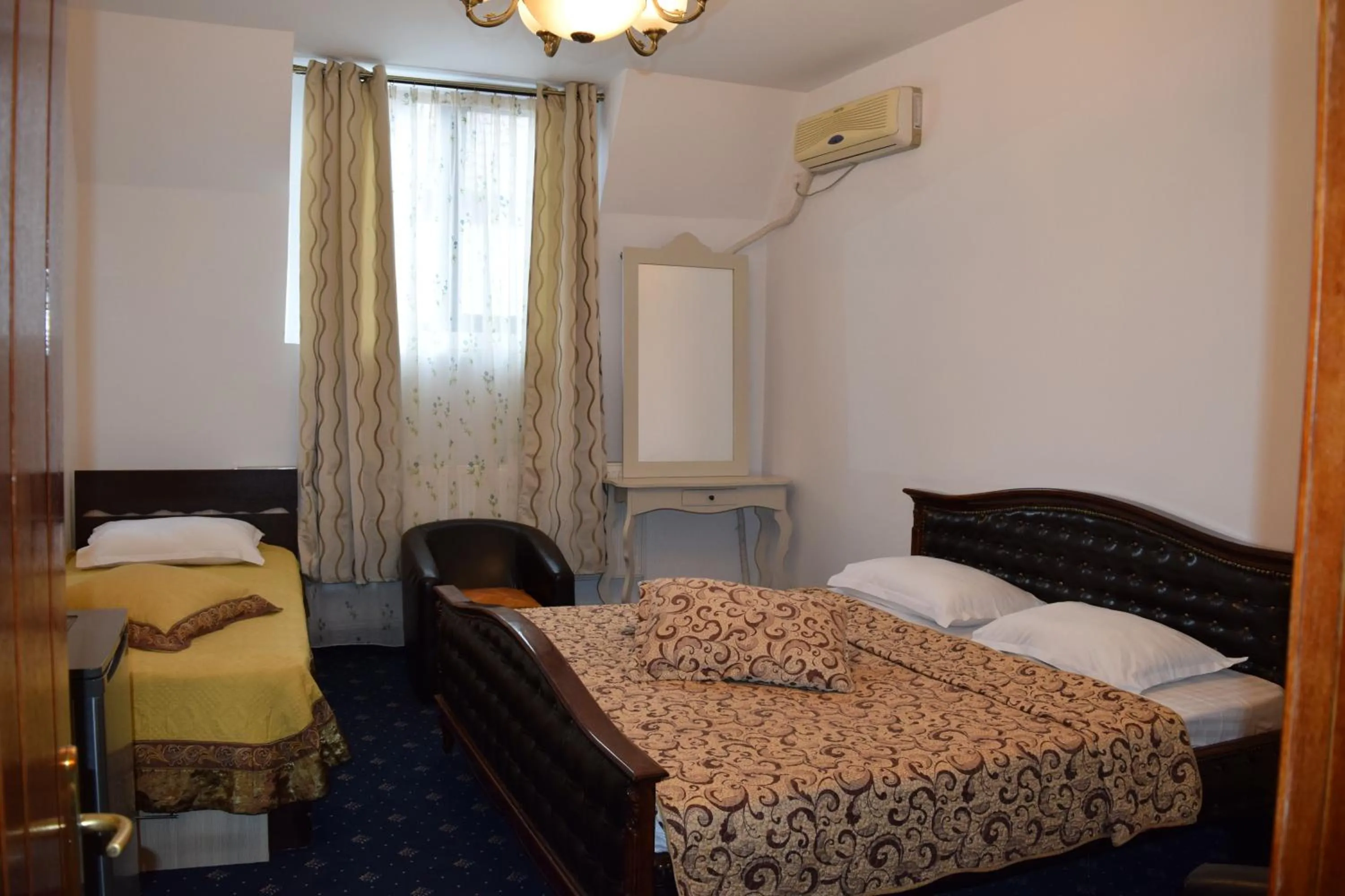 Bed in Hanu Satului