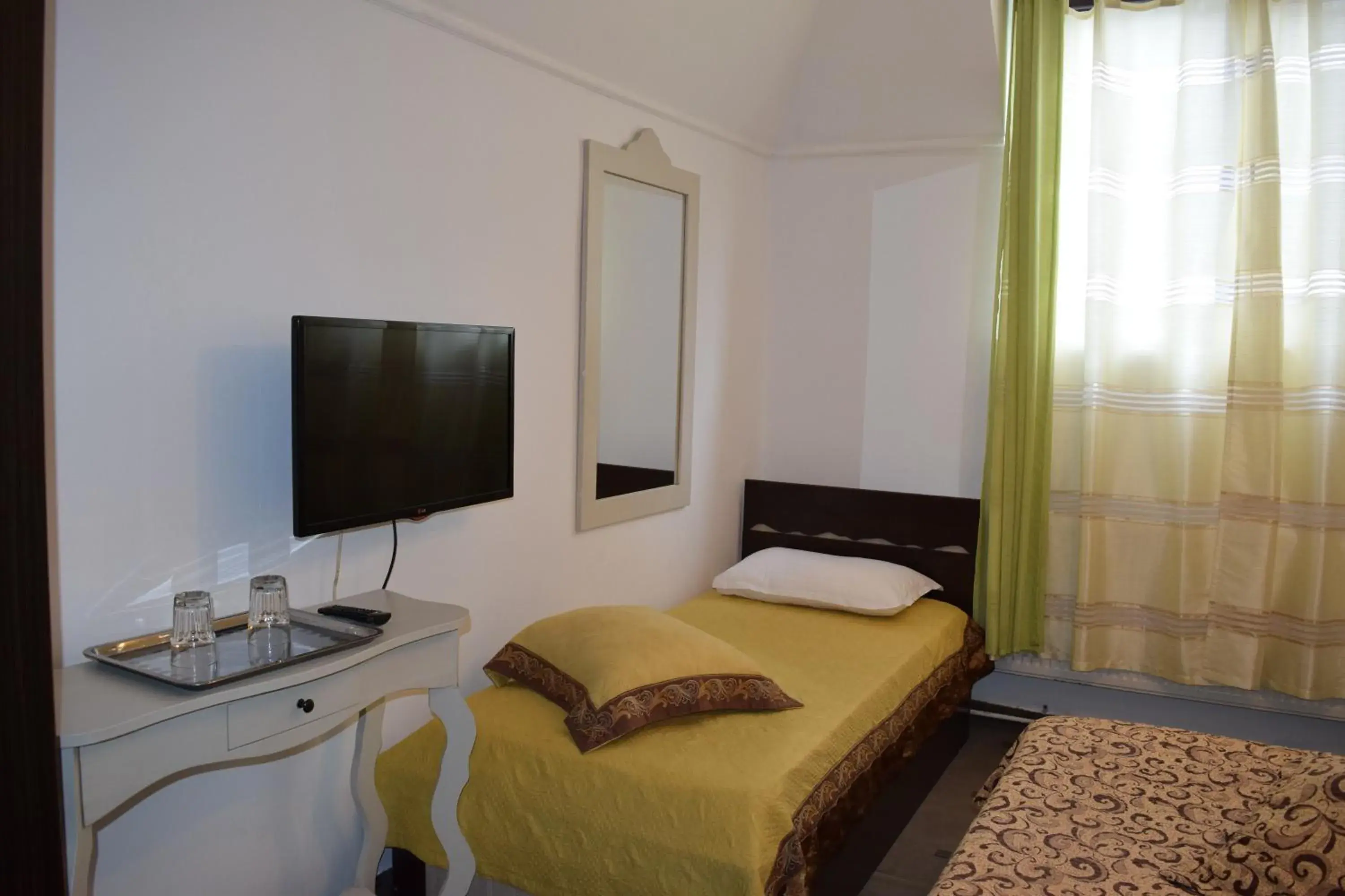 Family Room with Private Bathroom in Hanu Satului Family Room with Private Bathroom in Hanu Satului