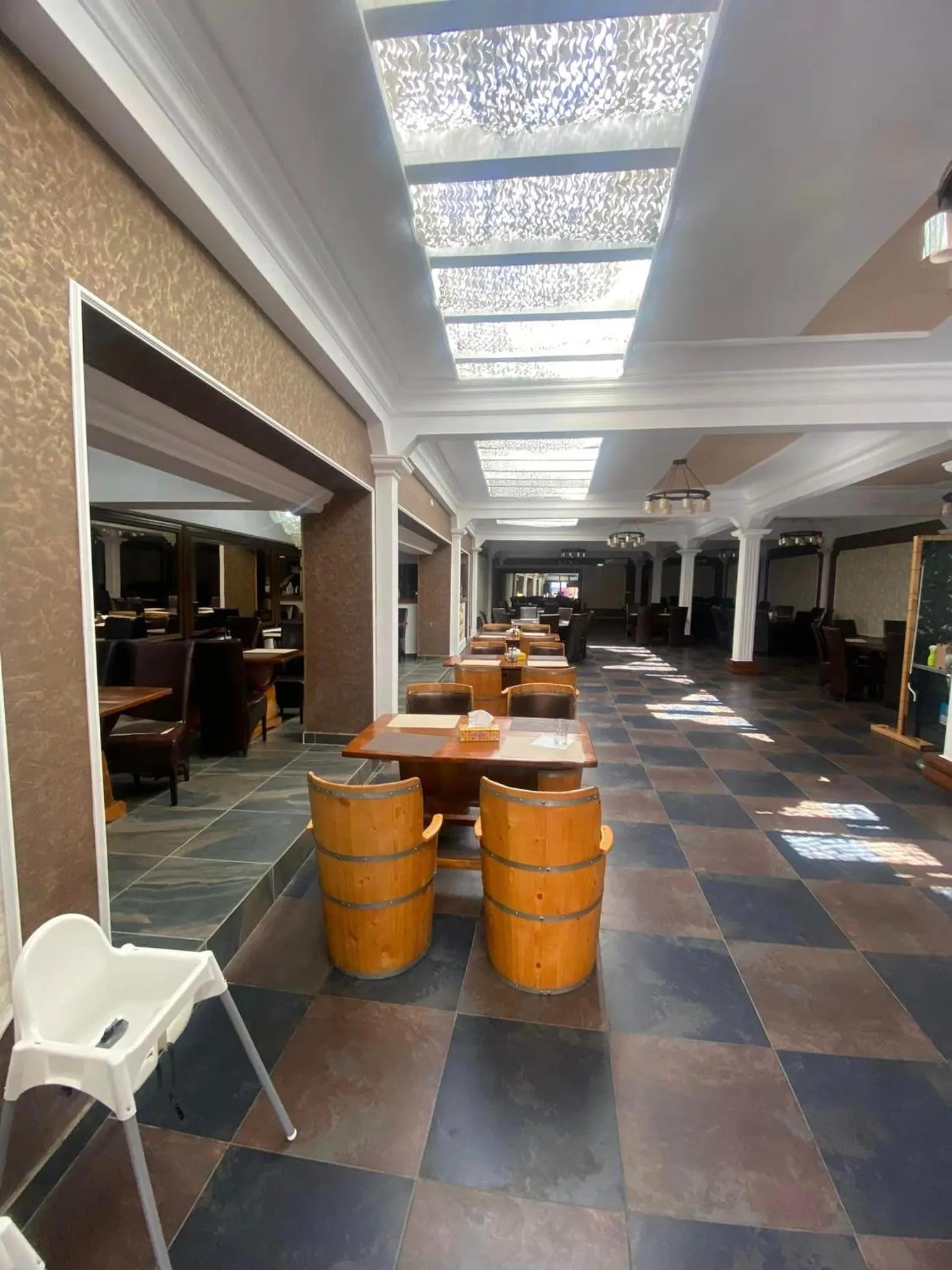 Restaurant/places to eat in Hanu Satului