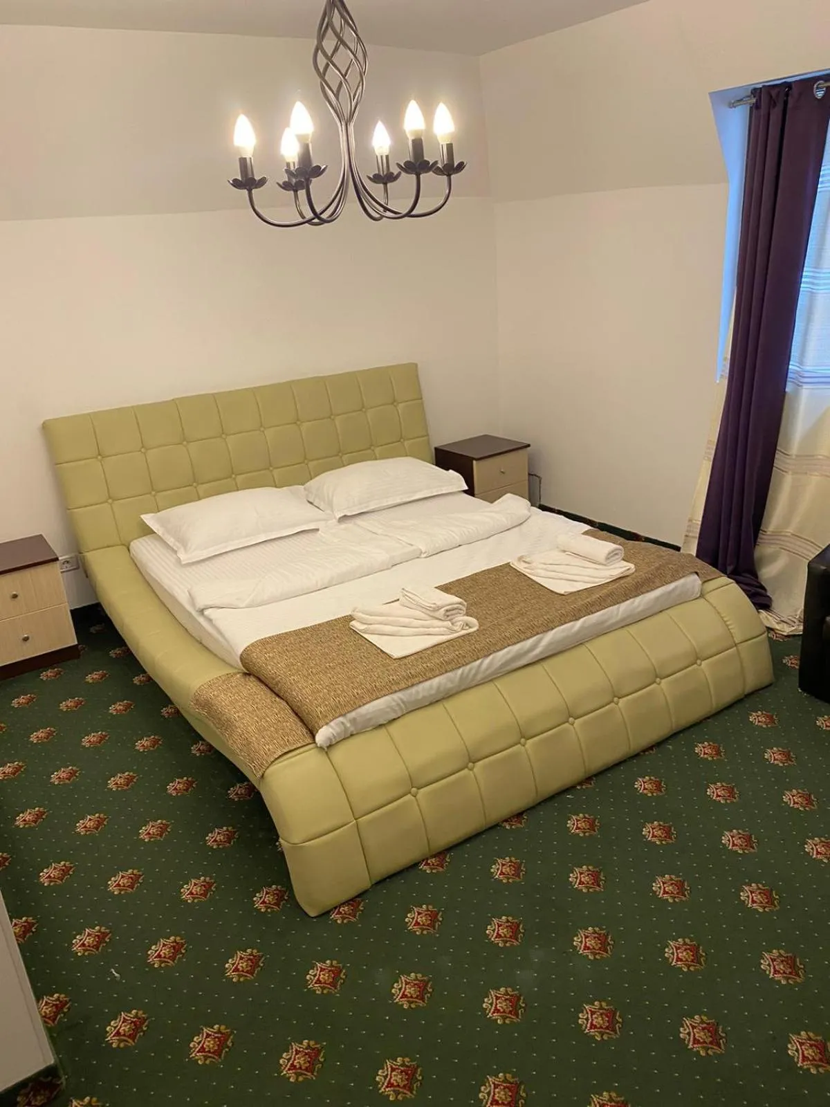 Bed in Hanu Satului
