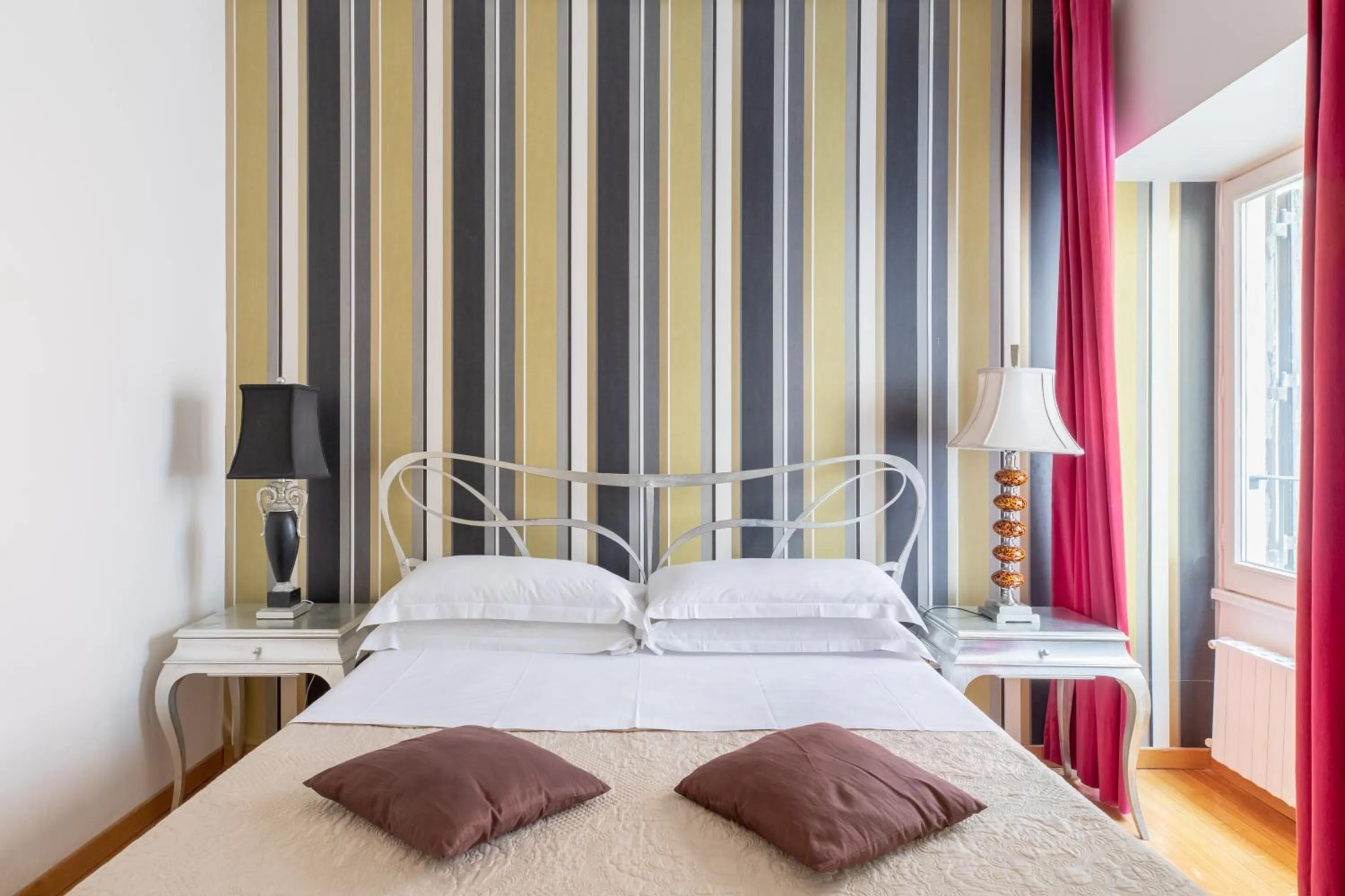 Bed in Persia Collection Trevi