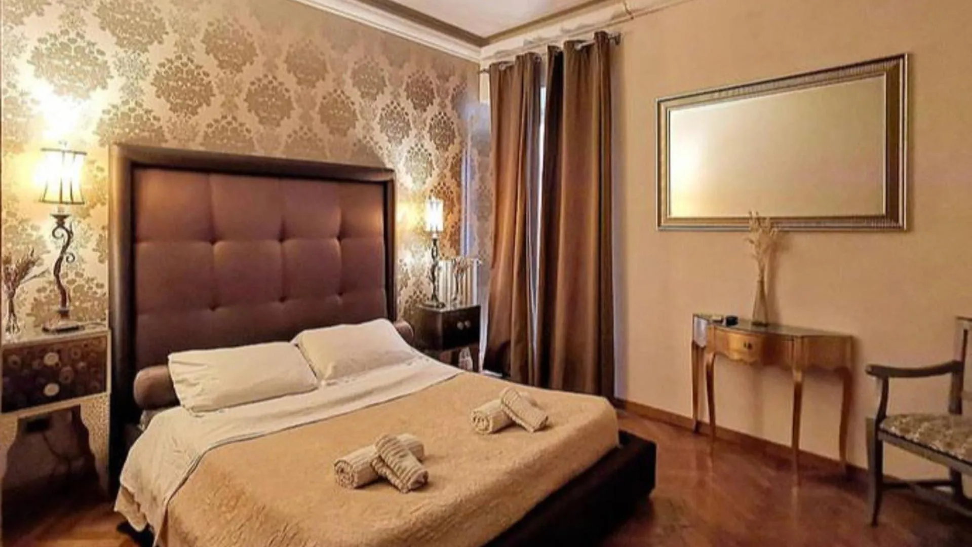 Bedroom, Bed in Persia Collection Trevi