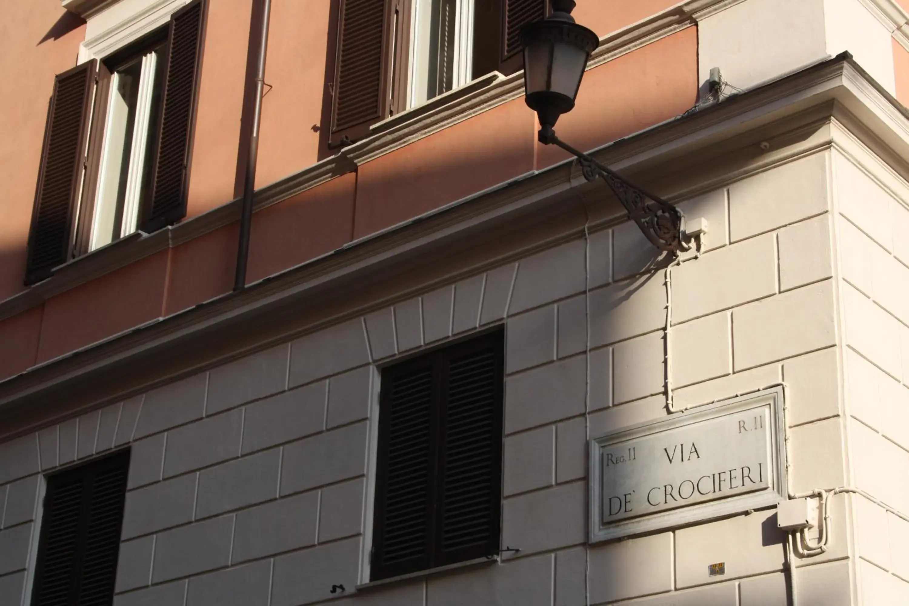 Property building in Persia Collection Trevi Property building in Persia Collection Trevi