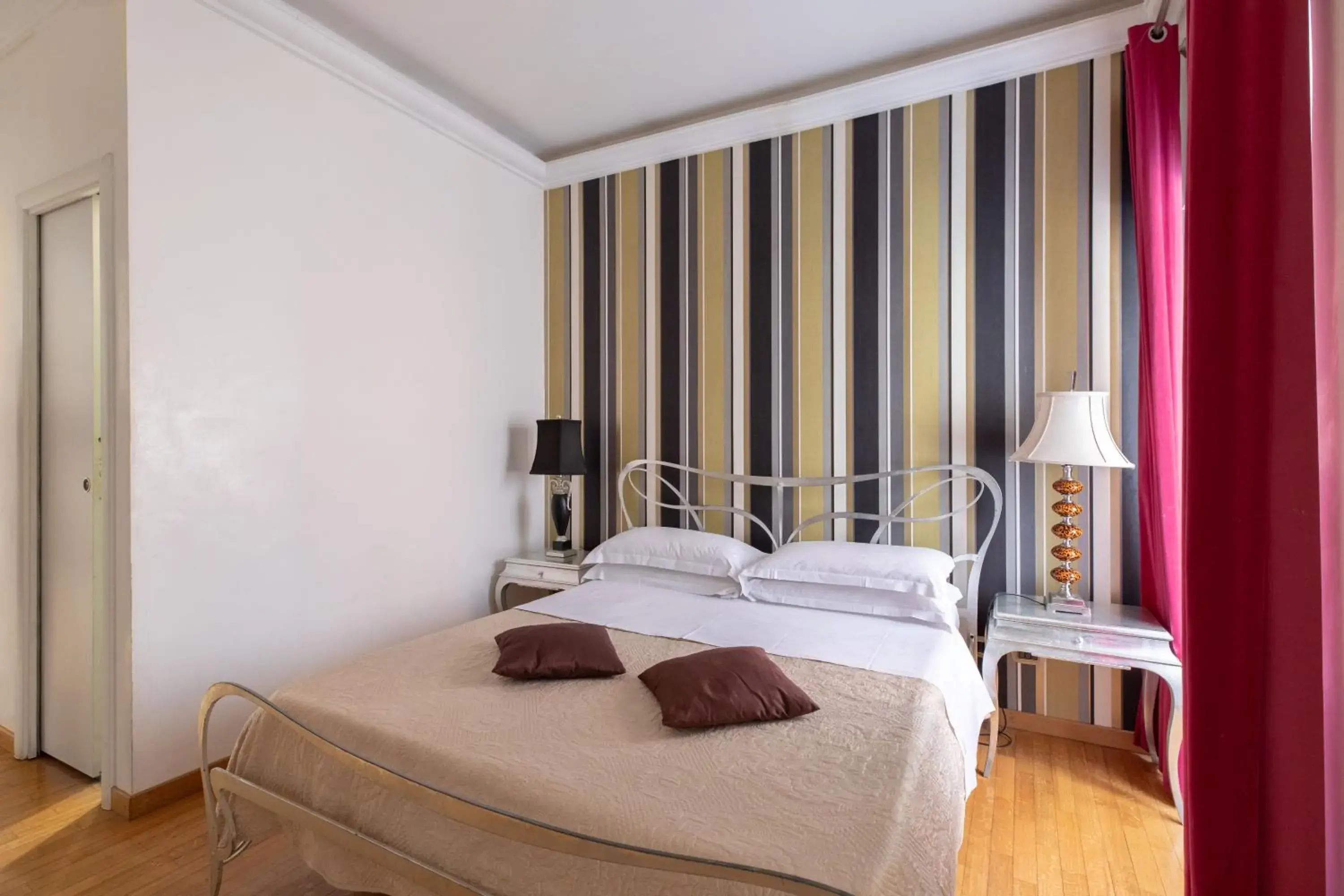 Bed in Persia Collection Trevi Bed in Persia Collection Trevi