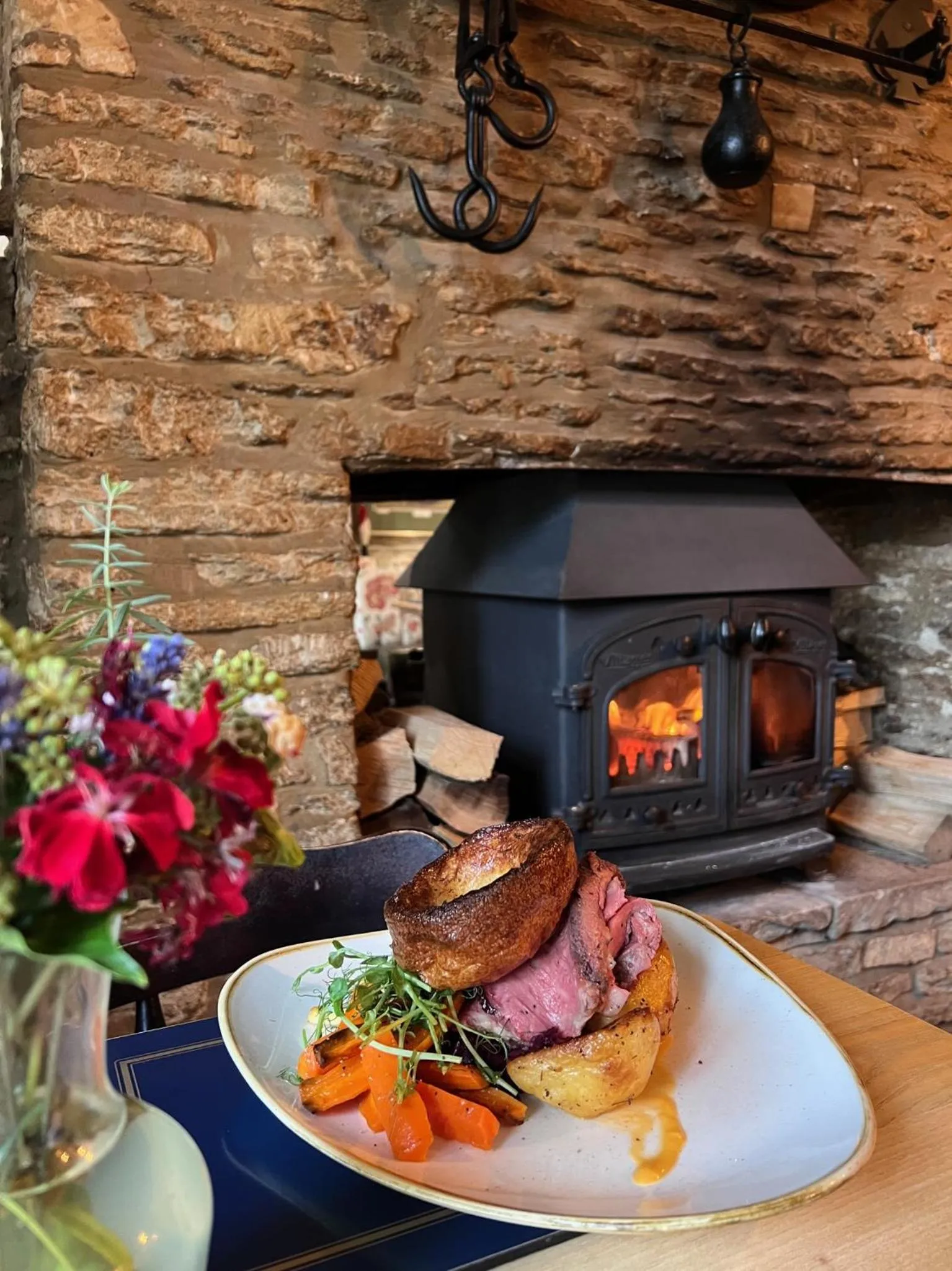 Food and drinks in Cat and Custard Pot Inn