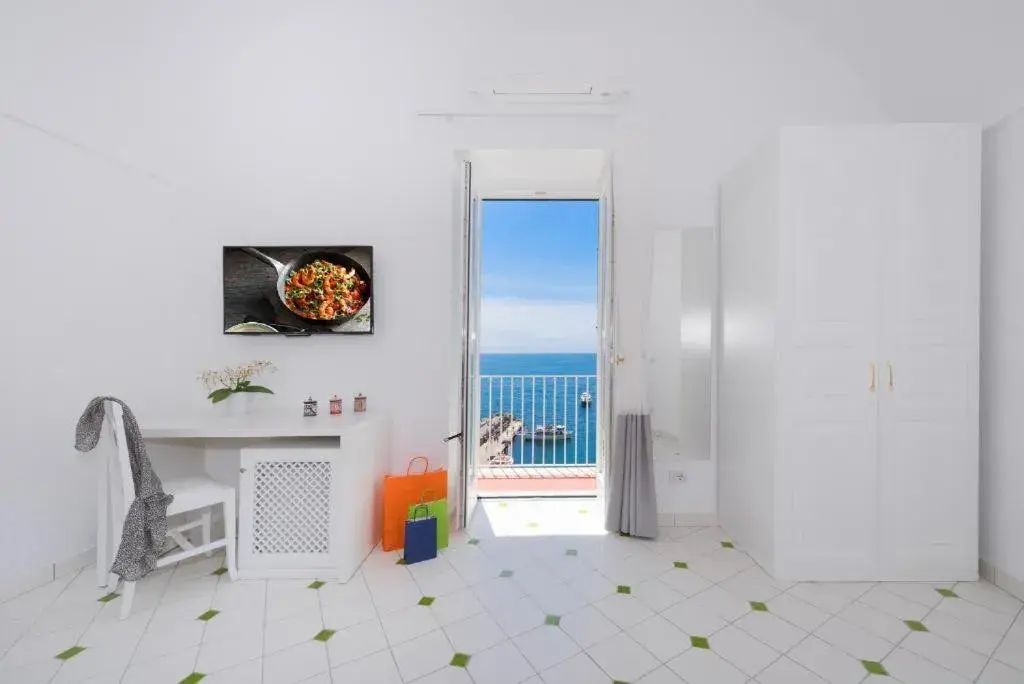Superior Triple Room with Sea View in Vista d'Amalfi Superior Triple Room with Sea View in Vista d'Amalfi