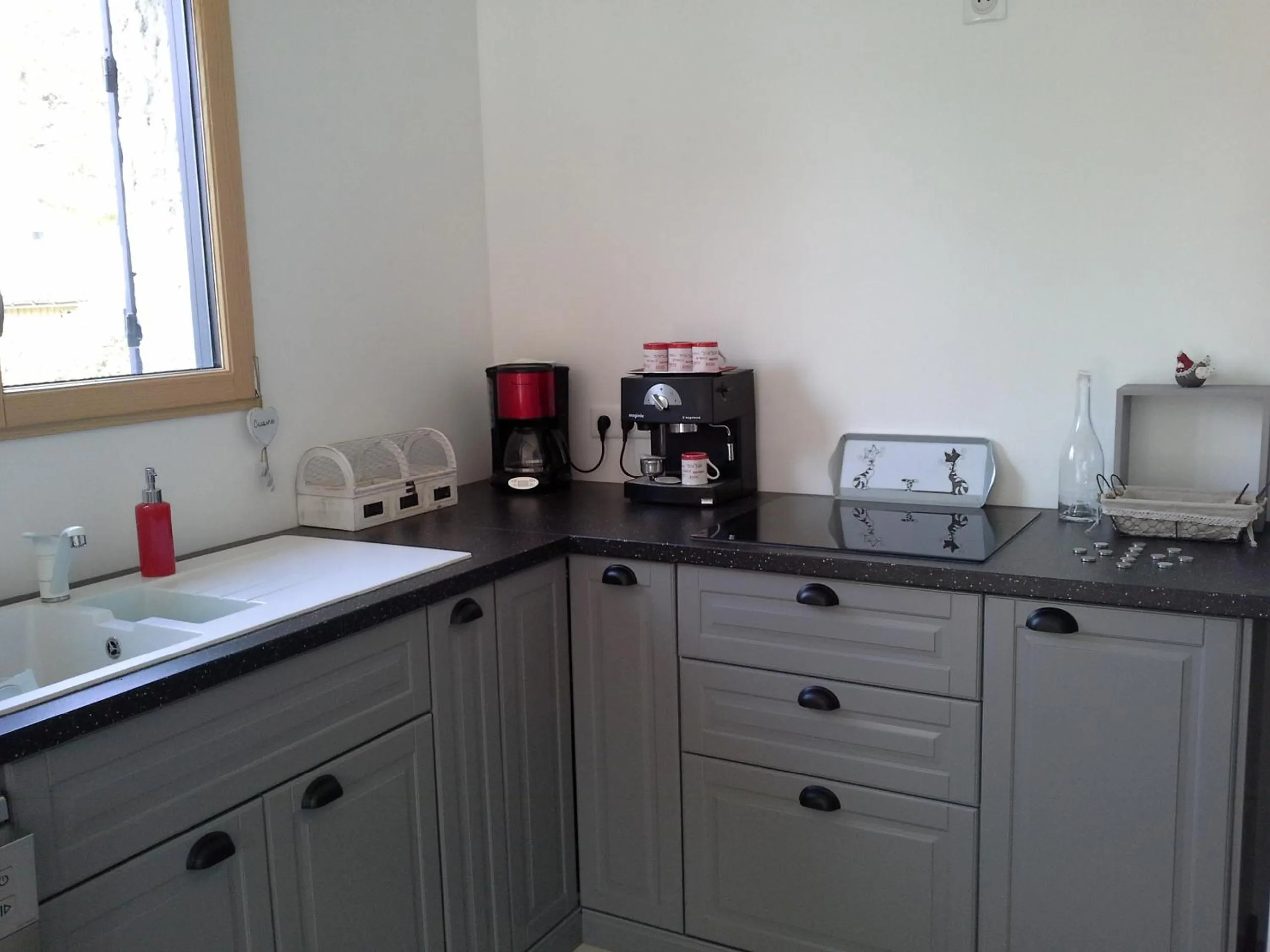 Communal kitchen in Crisalys Chambres d'Hôtes