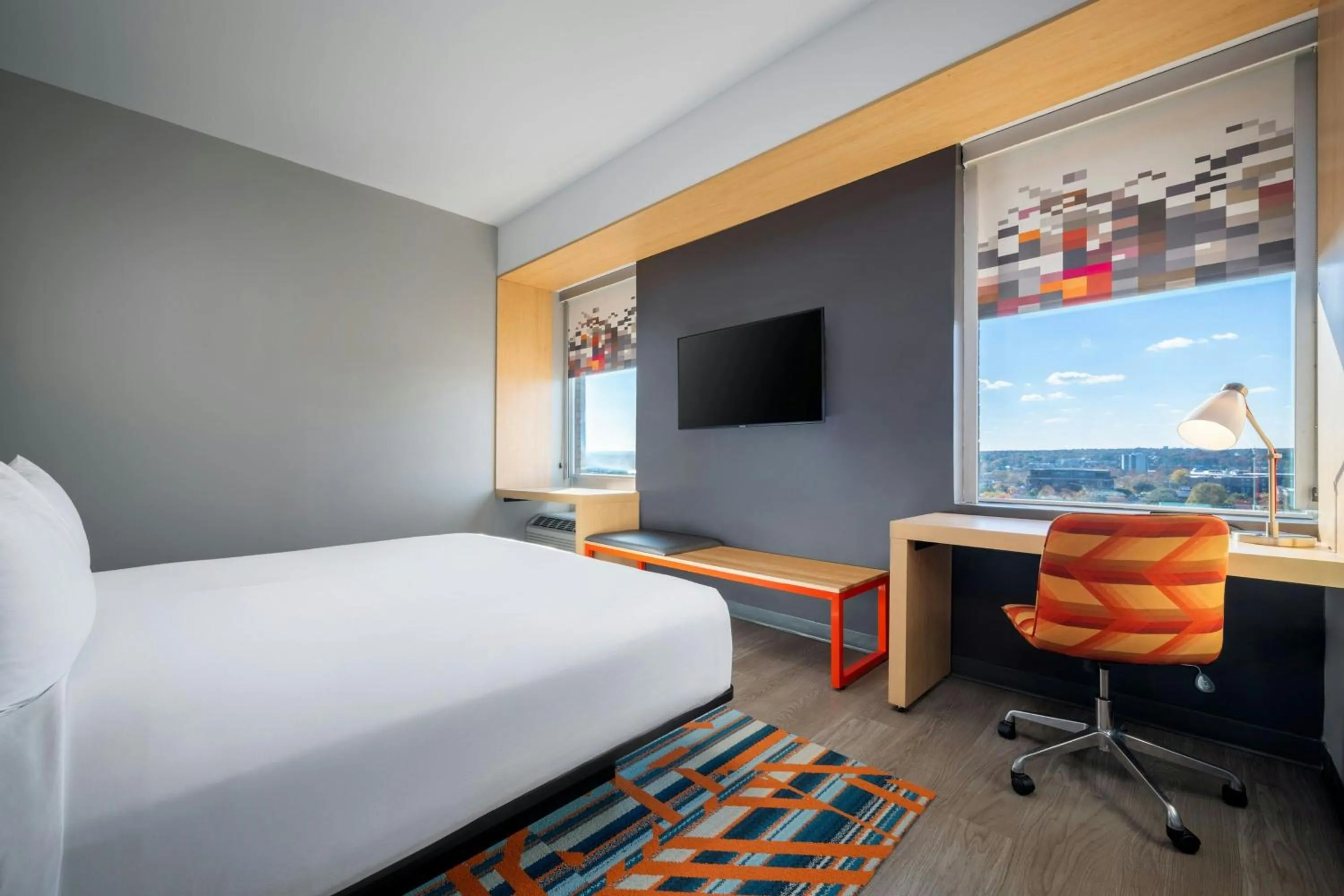 Photo of the whole room, Bed in Aloft Columbia Downtown