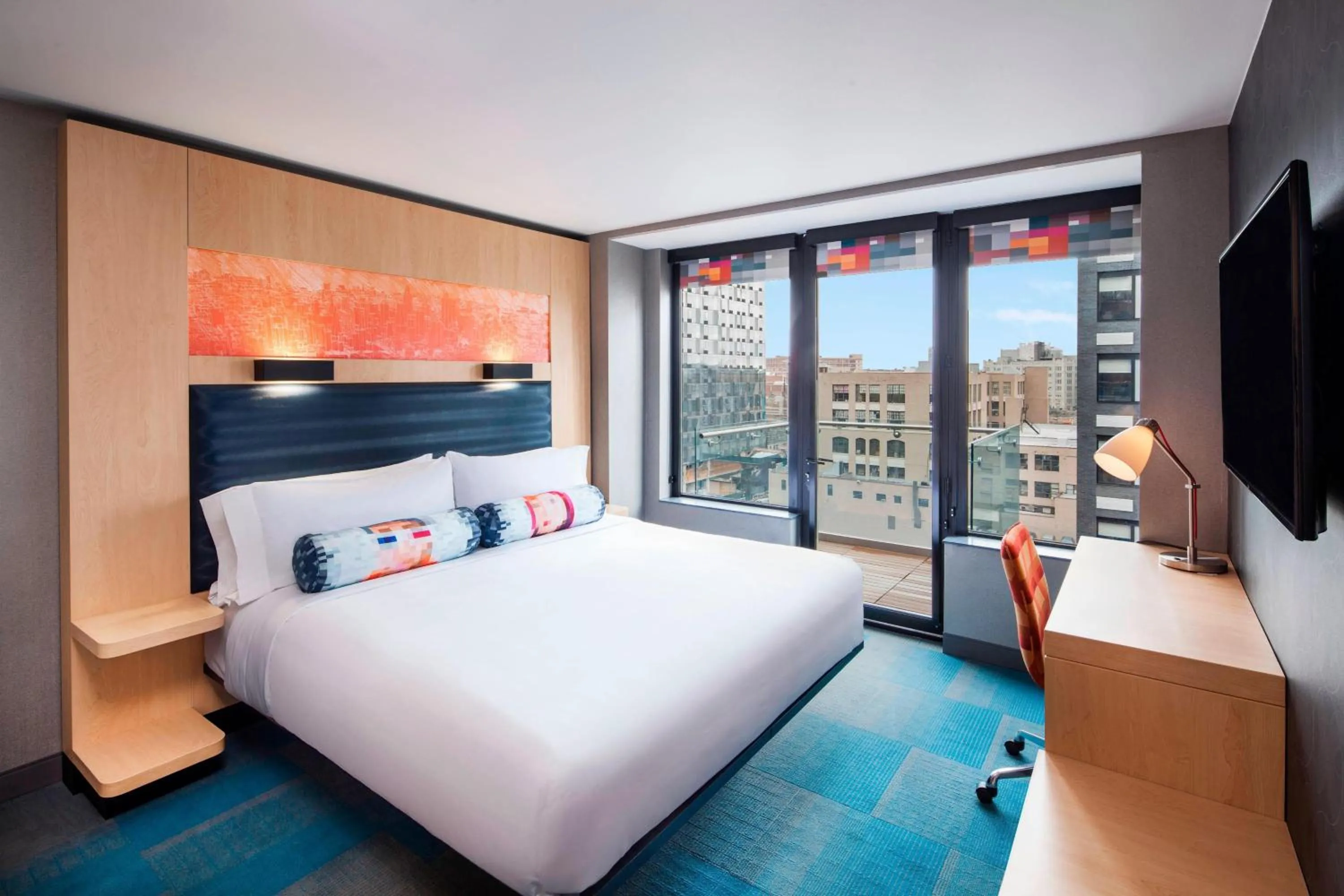 Photo of the whole room, Bed in Aloft Long Island City-Manhattan View