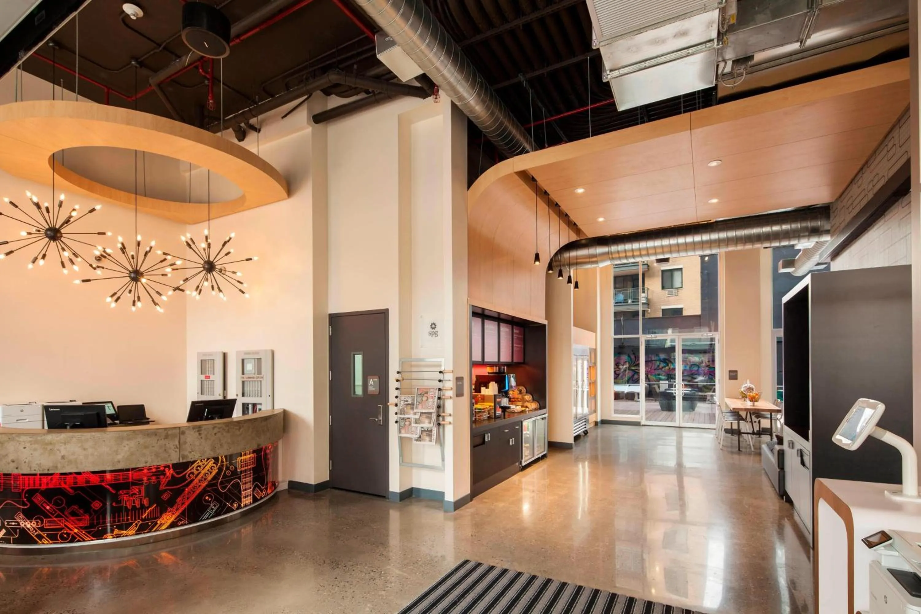 Lounge or bar in Aloft Long Island City-Manhattan View