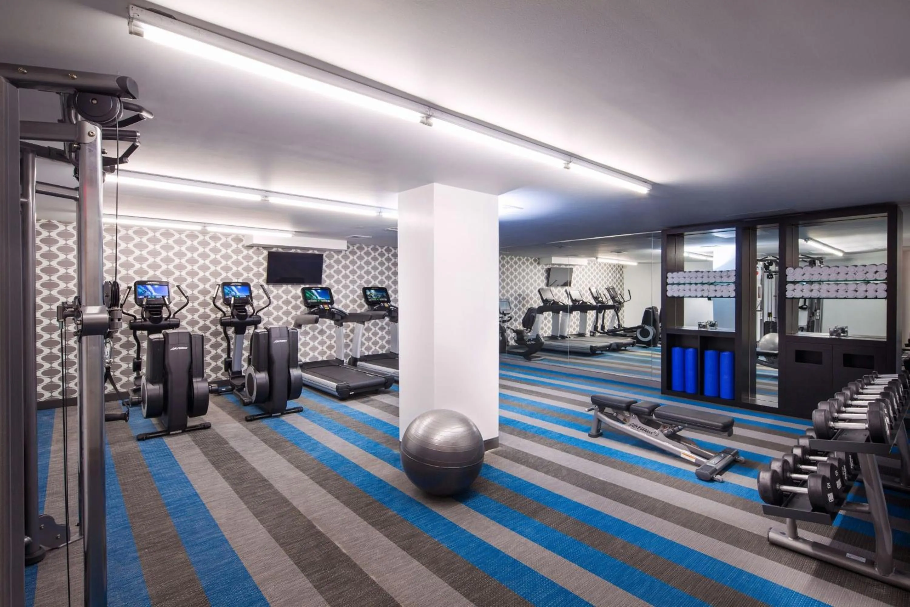 Fitness centre/facilities in Aloft Long Island City-Manhattan View