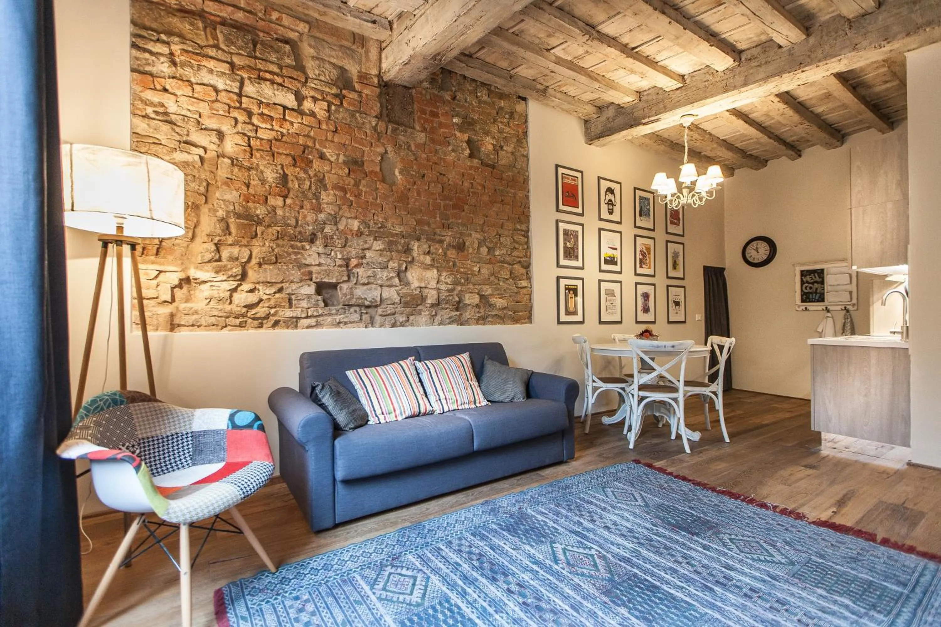 Living room in Boheme Apartment by Mamo Florence