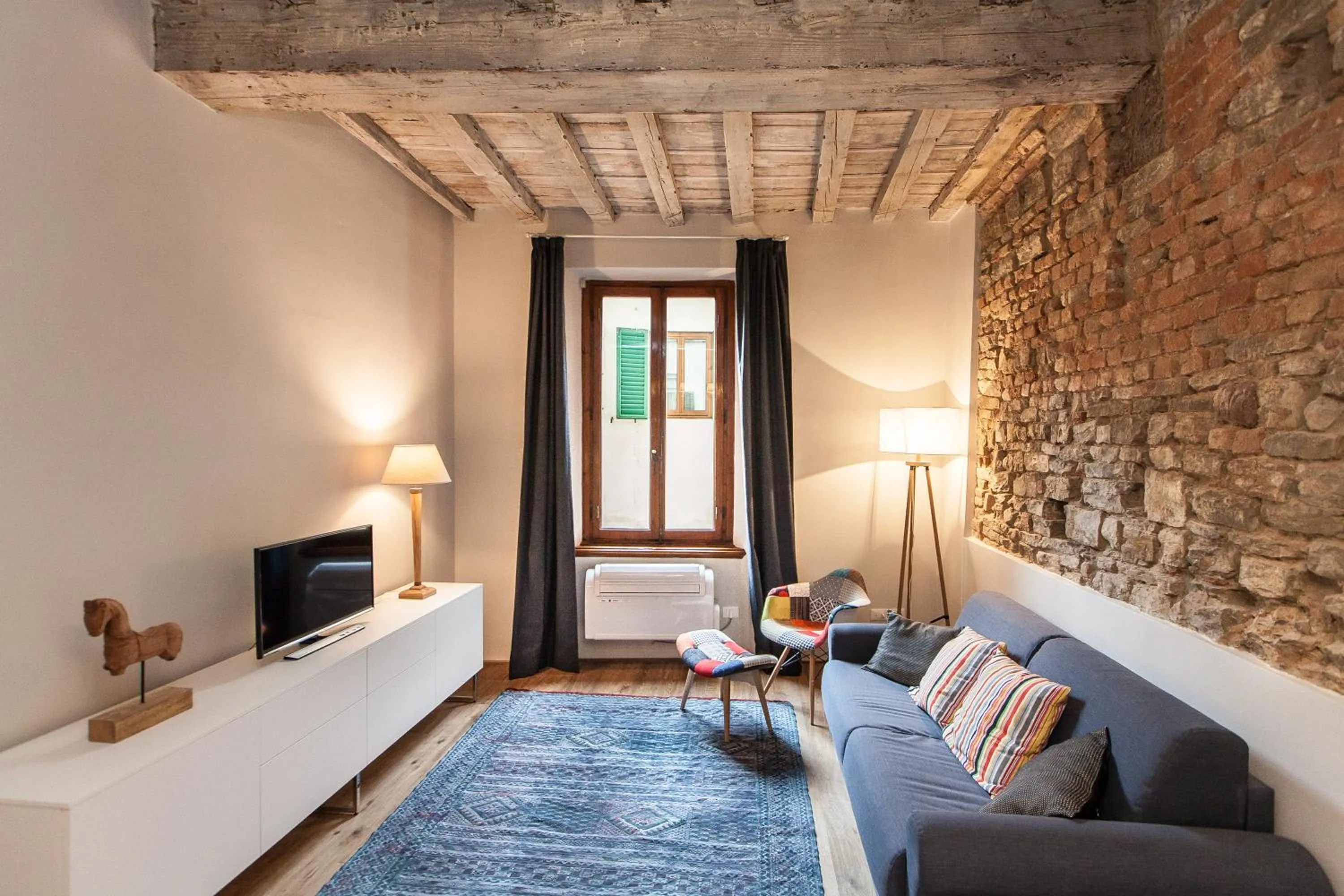 Living room, Bed in Boheme Apartment by Mamo Florence