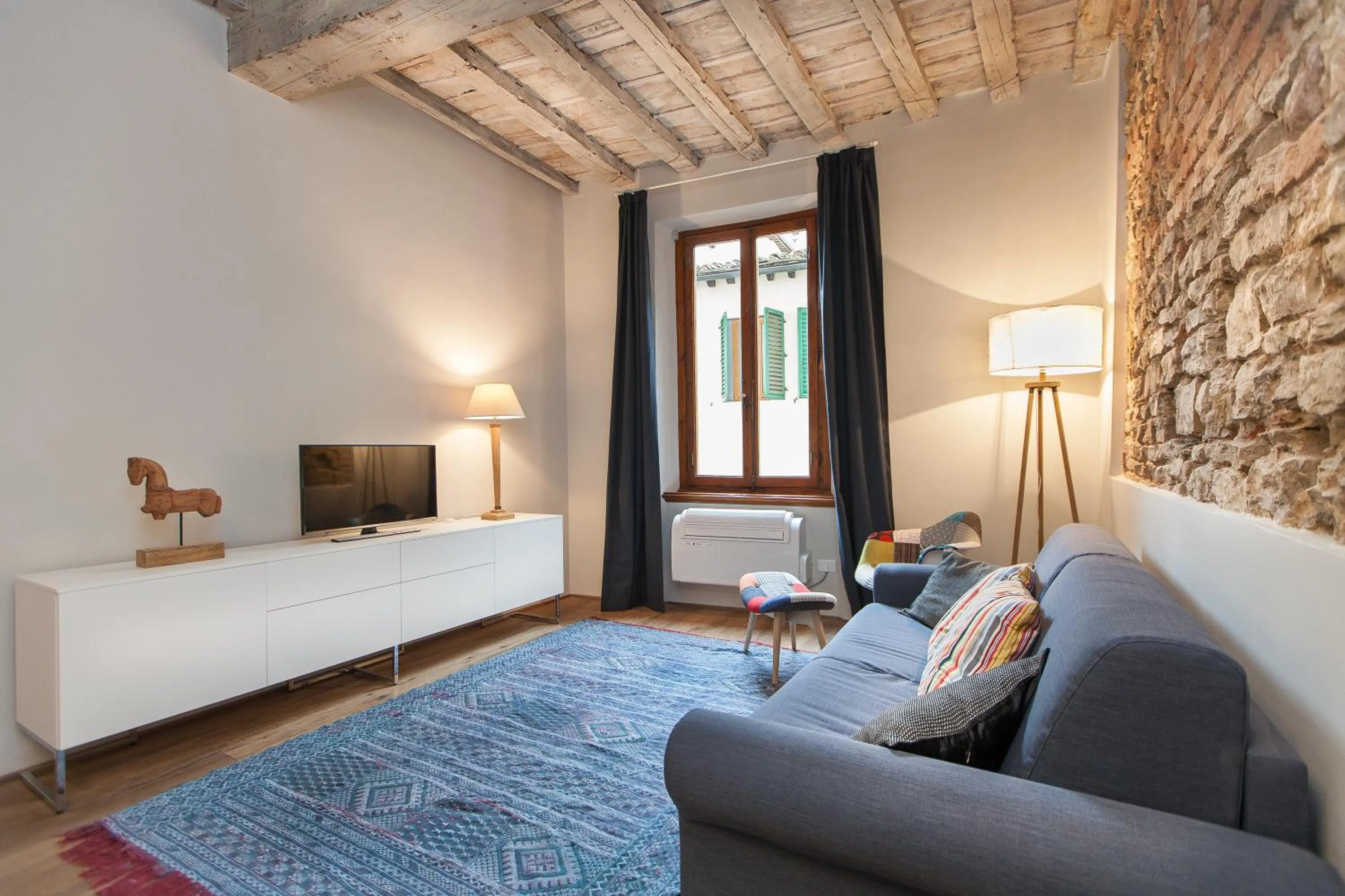 Living room, Bed in Boheme Apartment by Mamo Florence