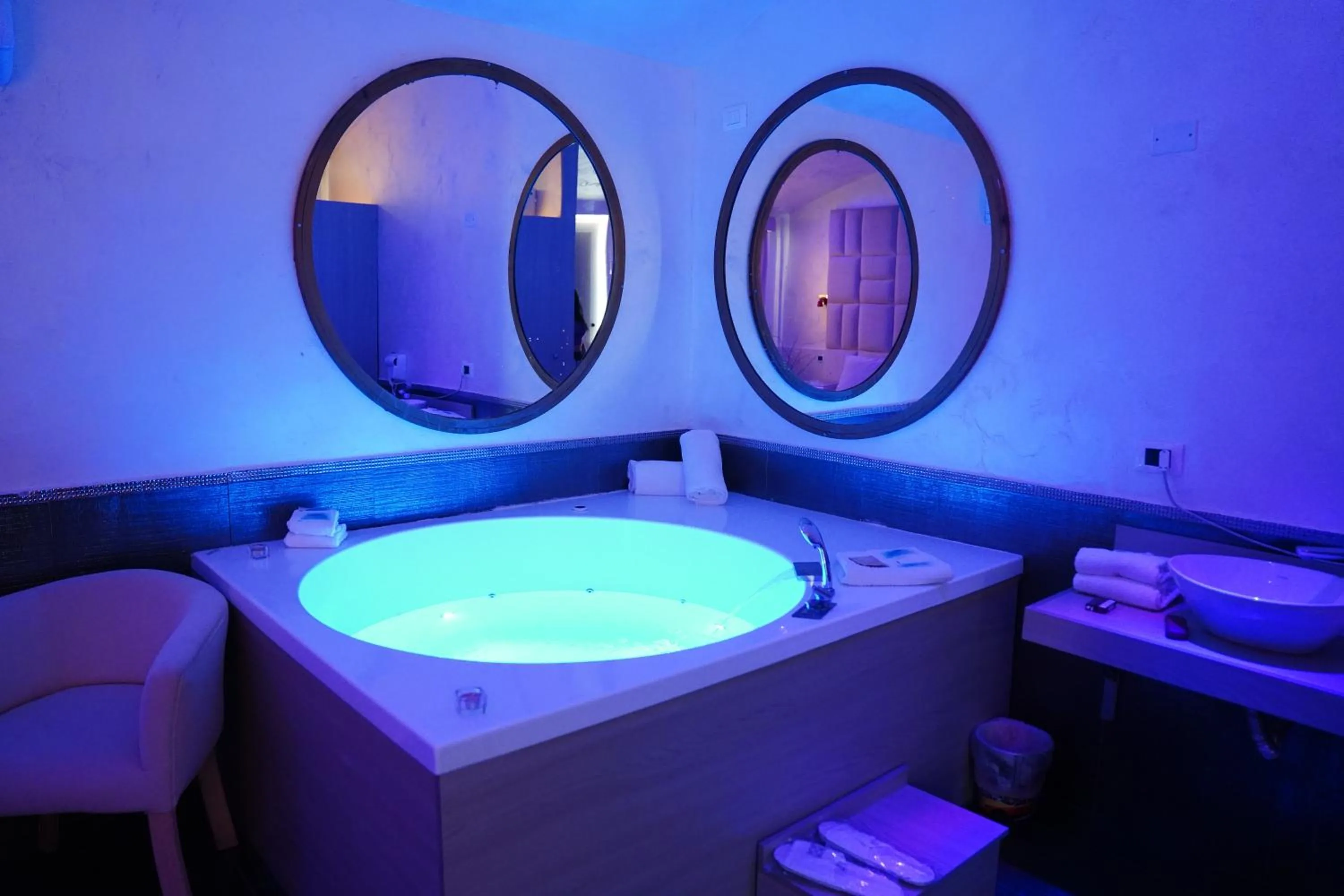 Toilet in Bee Queen Hotel