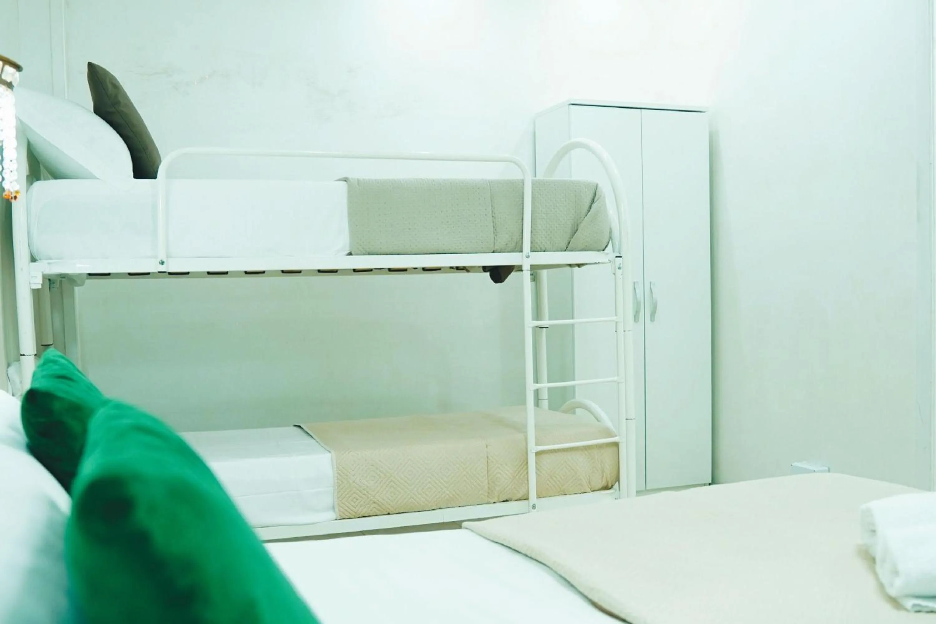 Bedroom, Bed in Bee Queen Hotel