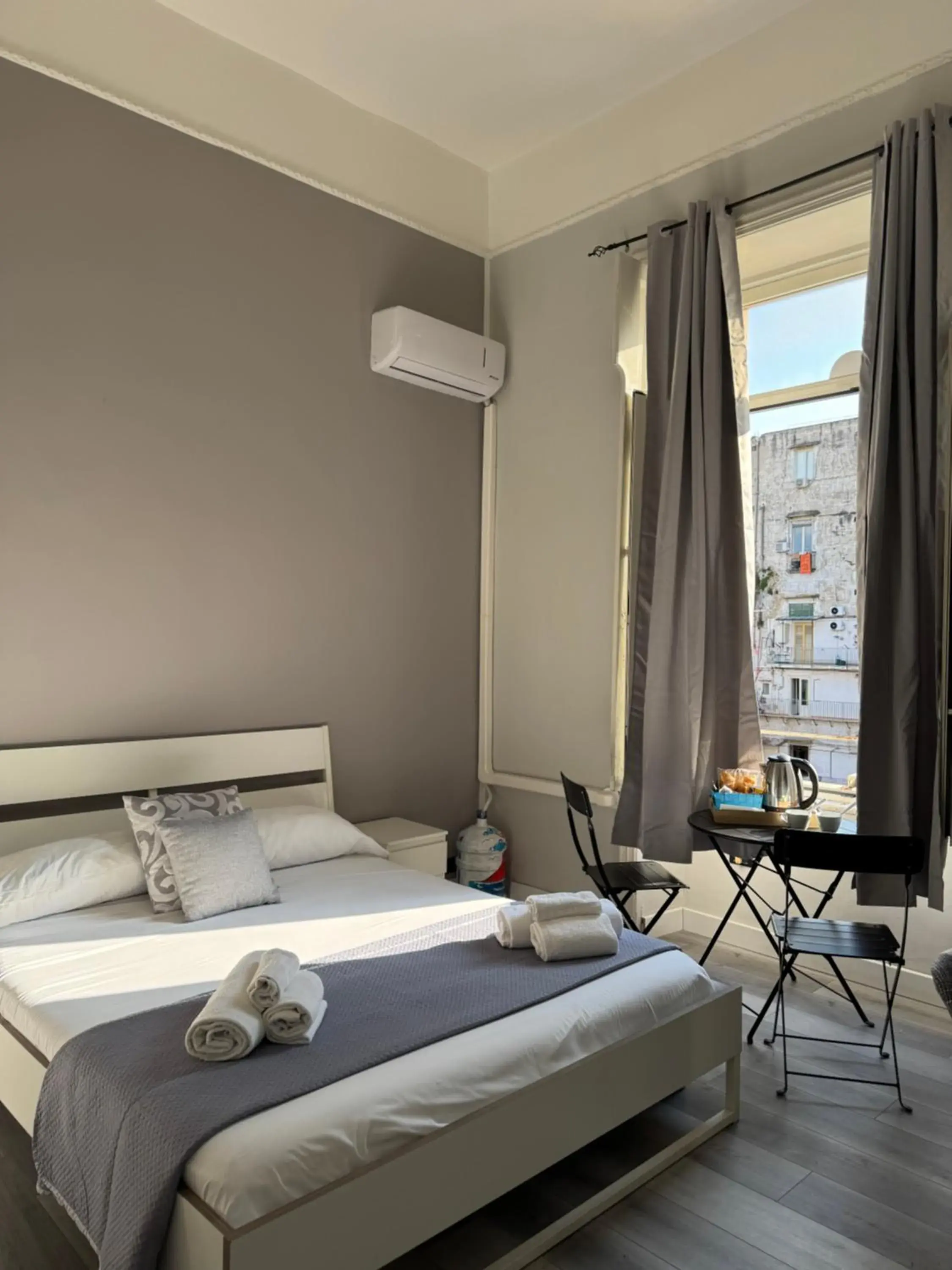 Double Room with Private External Bathroom - single occupancy in B&B San Ferdinando Napoli Double Room with Private External Bathroom - single occupancy in B&B San Ferdinando Napoli