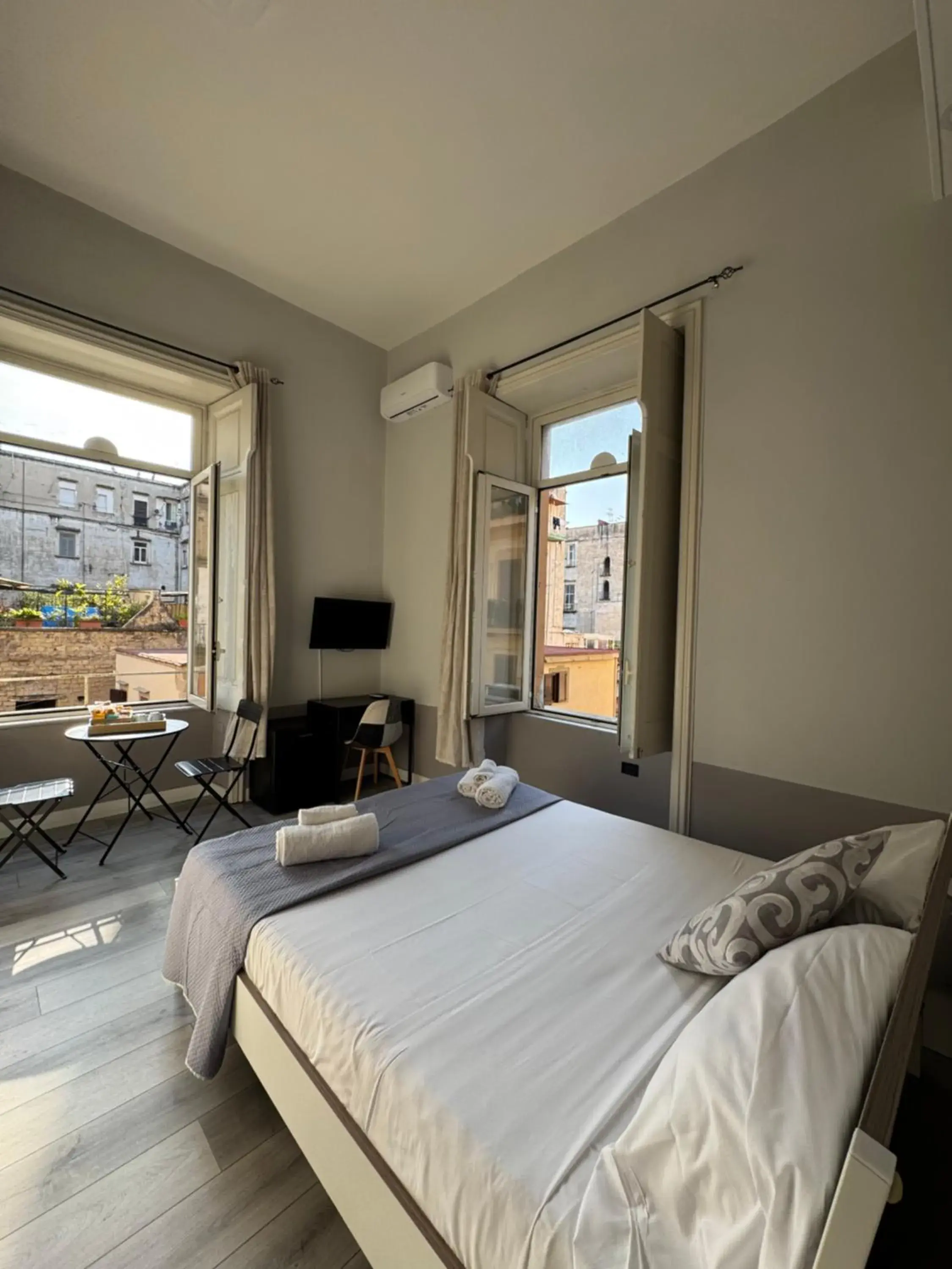 Deluxe Double Room in B&B San Ferdinando Napoli Deluxe Double Room in B&B San Ferdinando Napoli