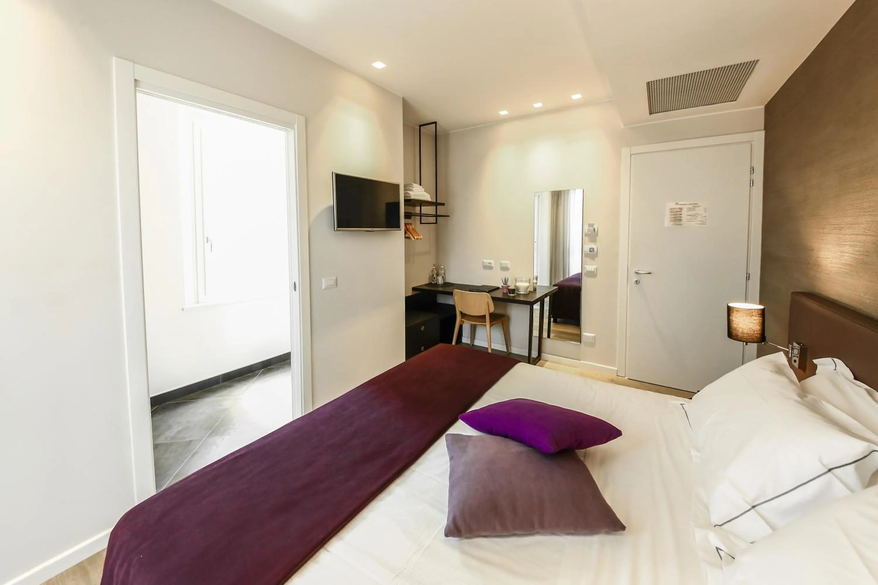 Photo of the whole room, Bed in La Bella Modena