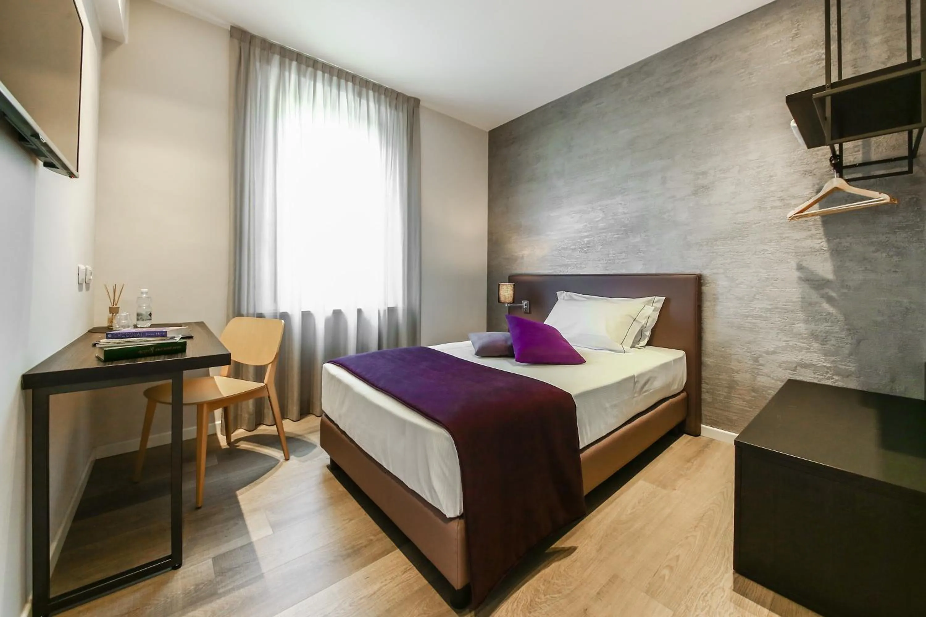 Photo of the whole room, Bed in La Bella Modena