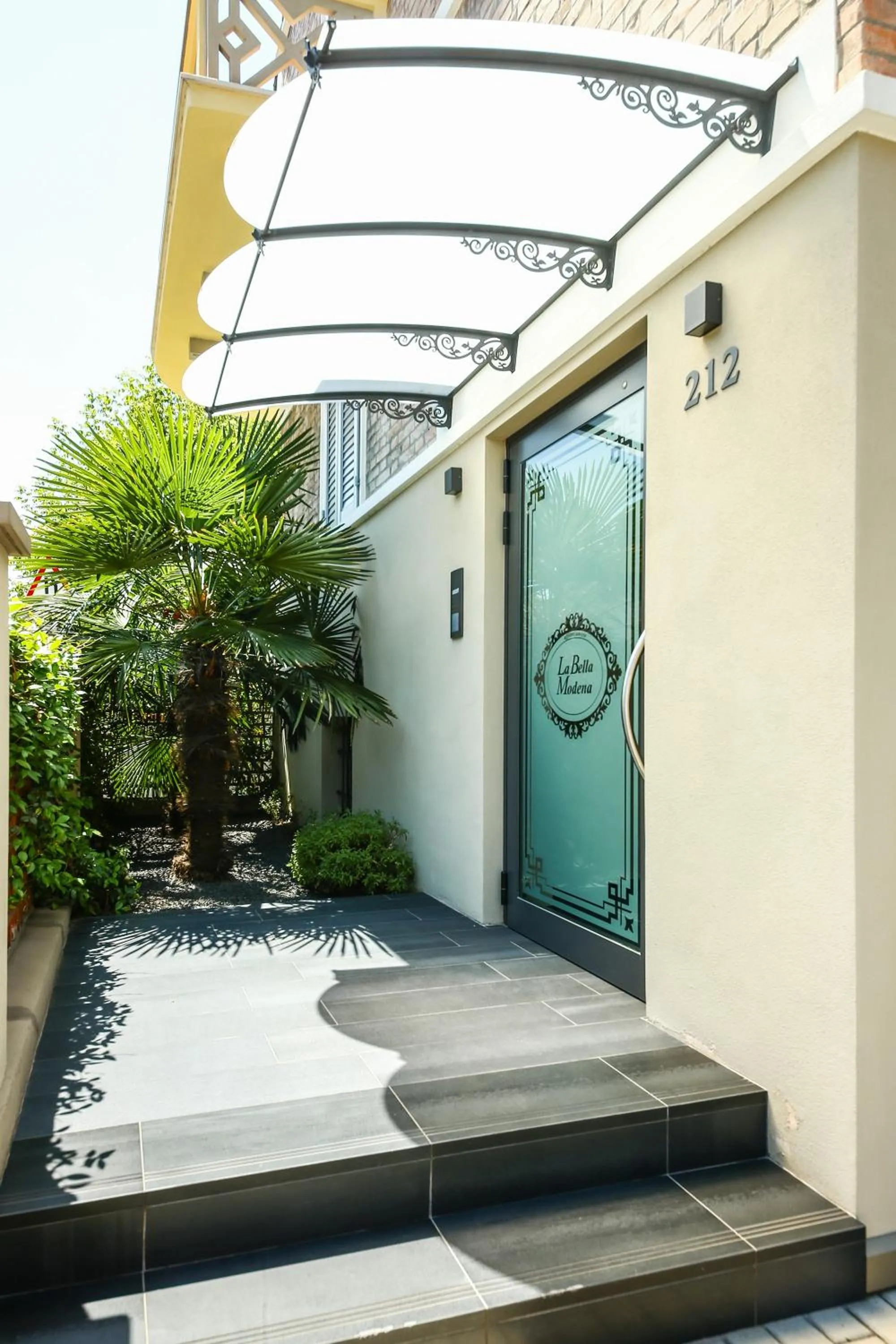 Facade/entrance in La Bella Modena