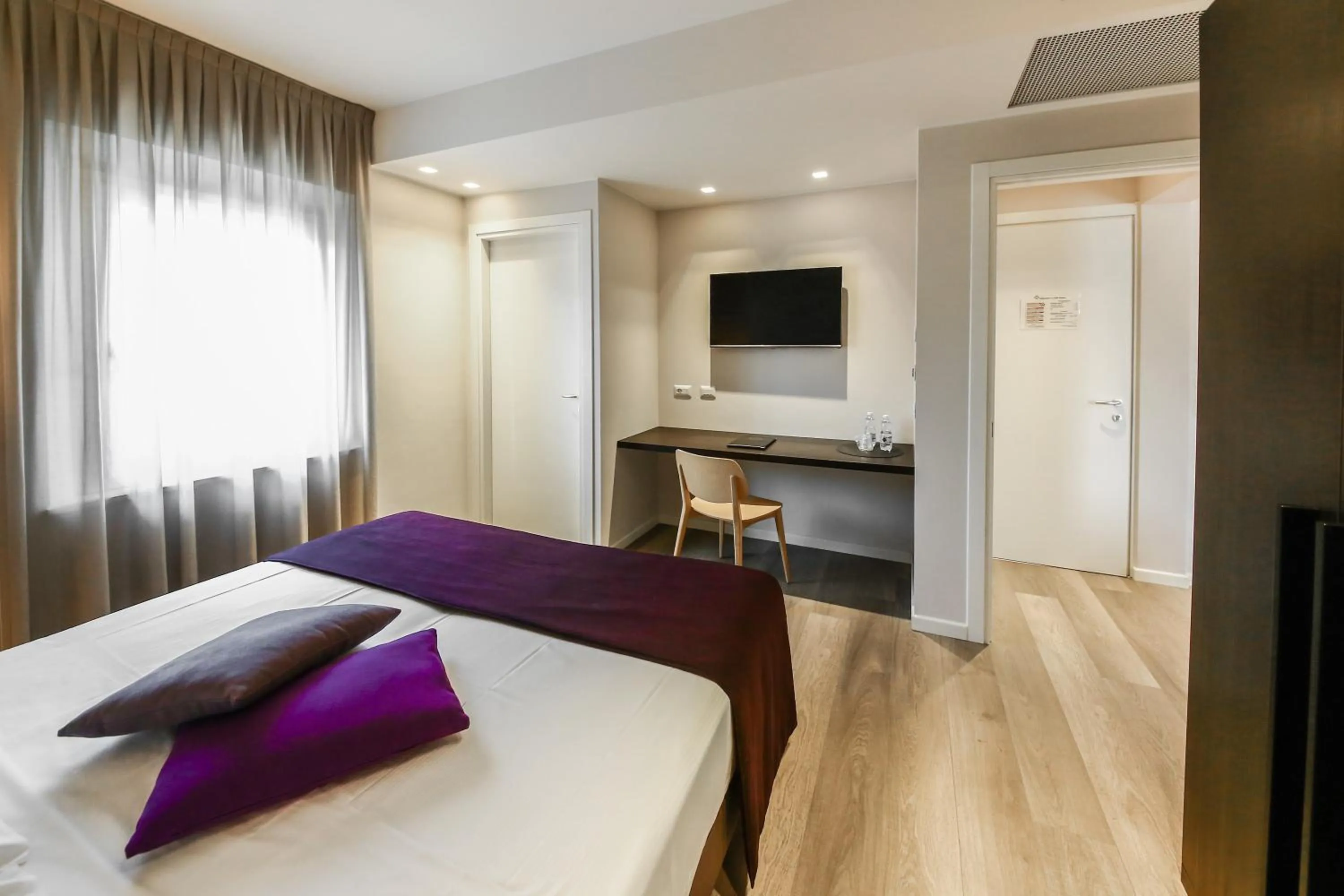 Photo of the whole room, Bed in La Bella Modena