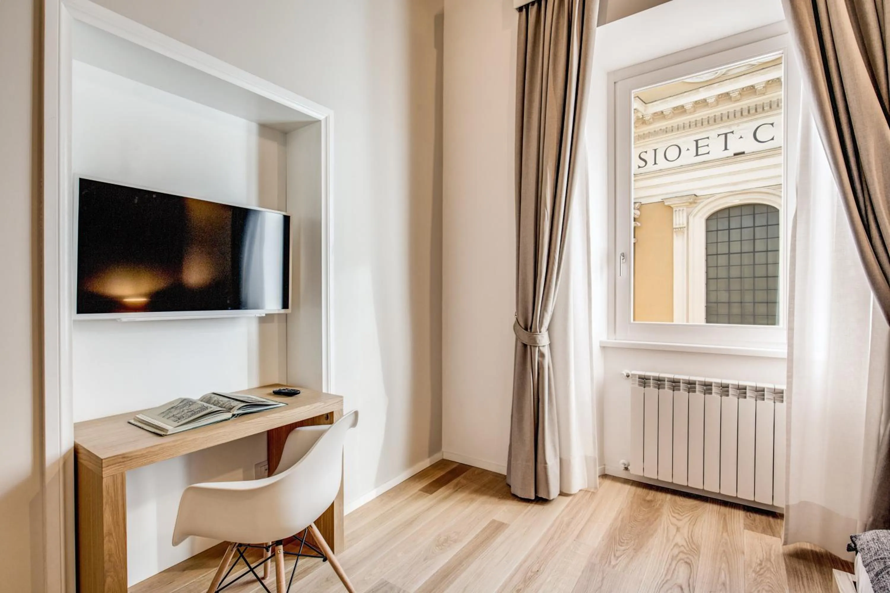 Photo of the whole room in Dopodomani Suite